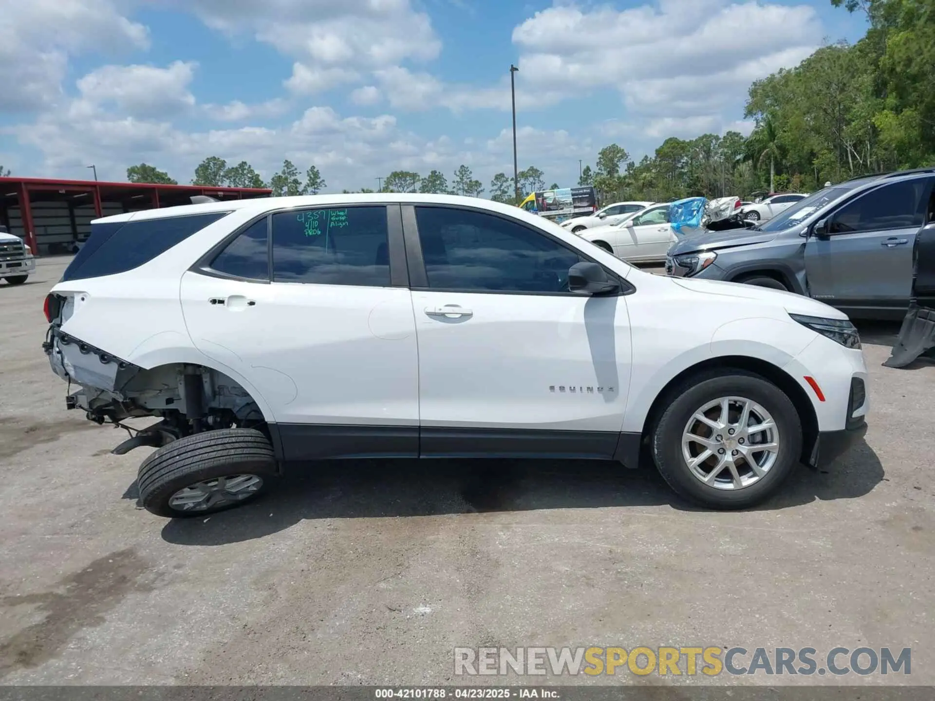 14 fotografías del automóvil dañado 3GNAXHEG7PL117017 CHEVROLET EQUINOX 2023