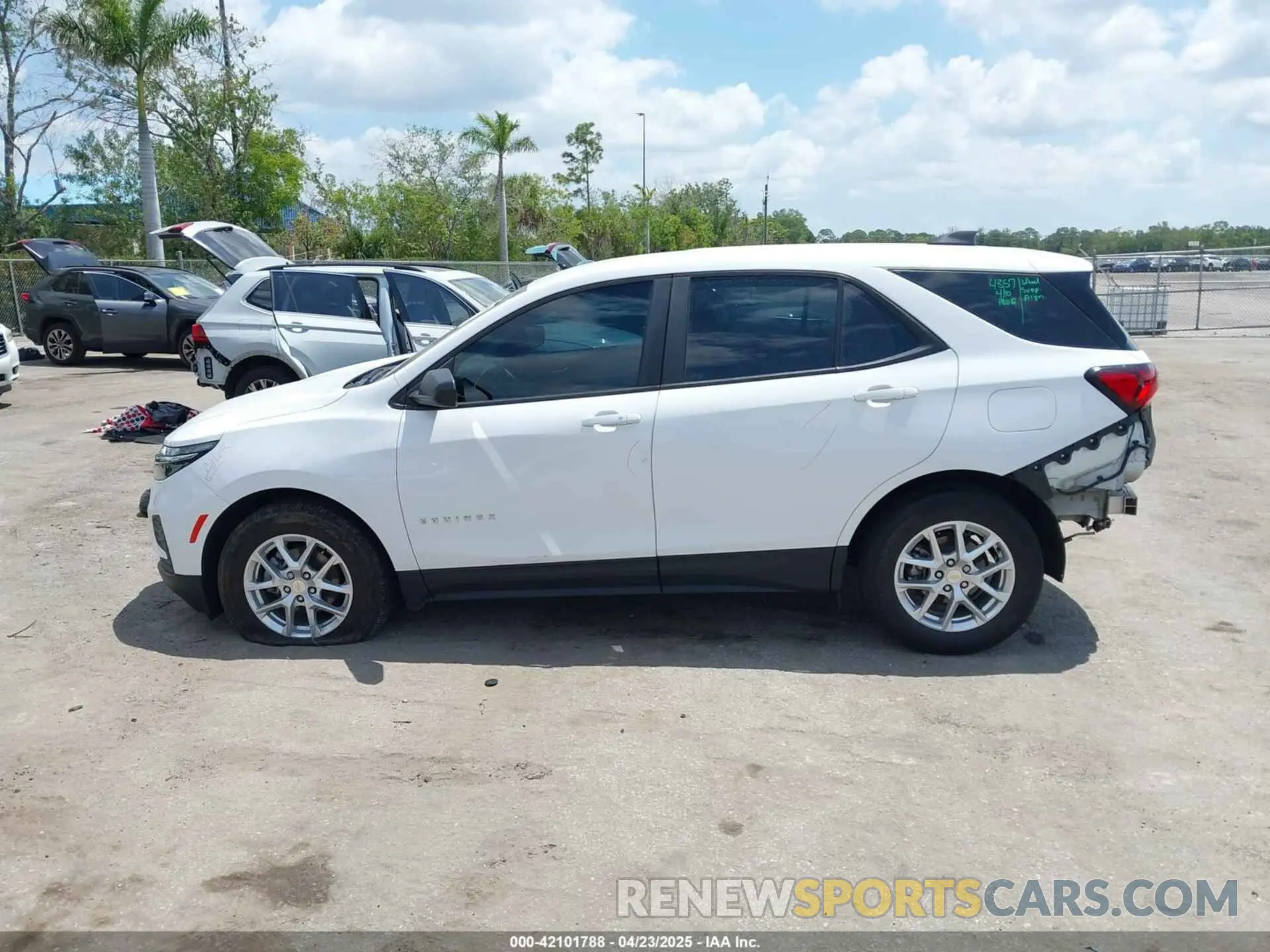 15 fotografías del automóvil dañado 3GNAXHEG7PL117017 CHEVROLET EQUINOX 2023