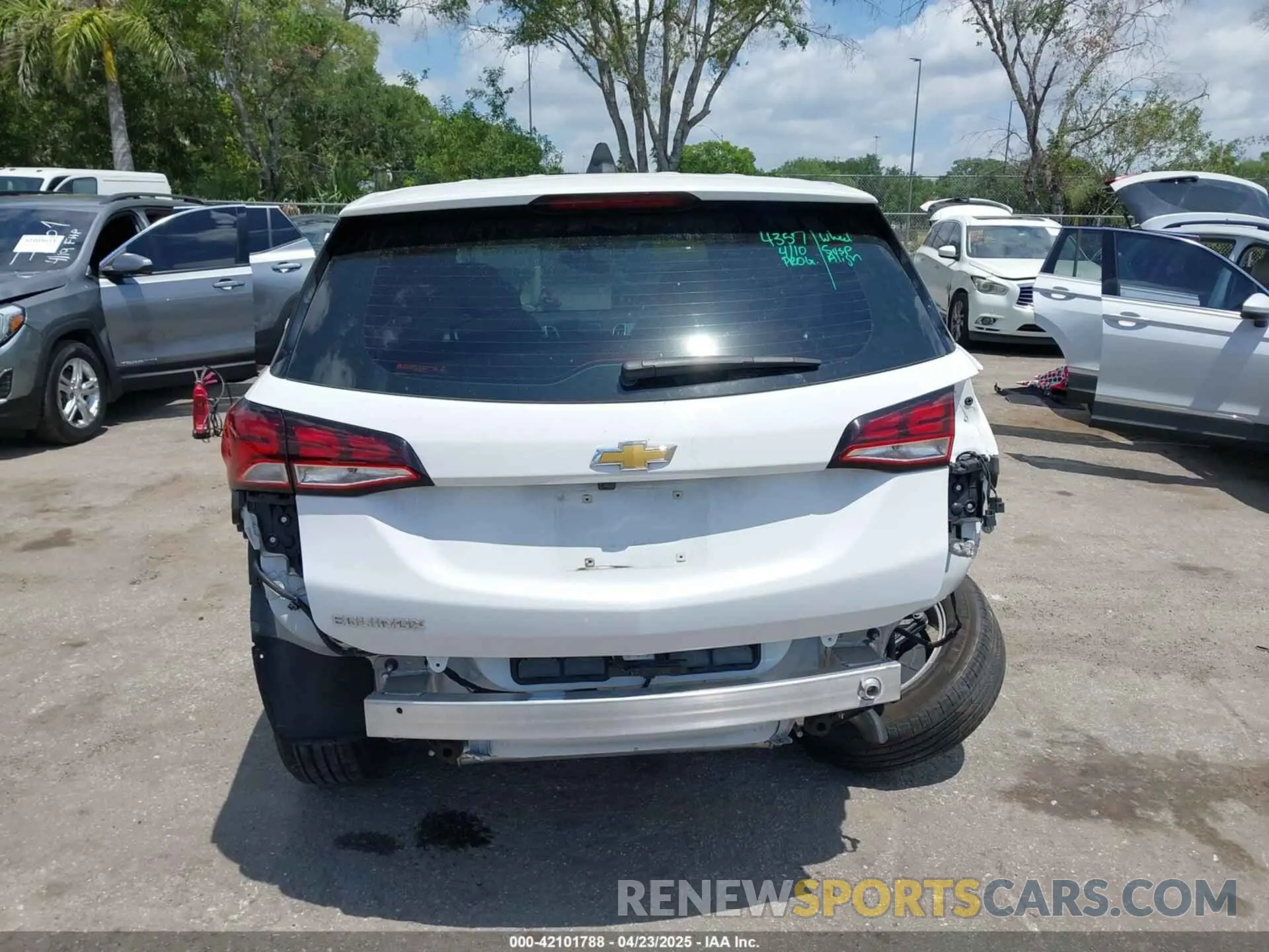 17 fotografías del automóvil dañado 3GNAXHEG7PL117017 CHEVROLET EQUINOX 2023