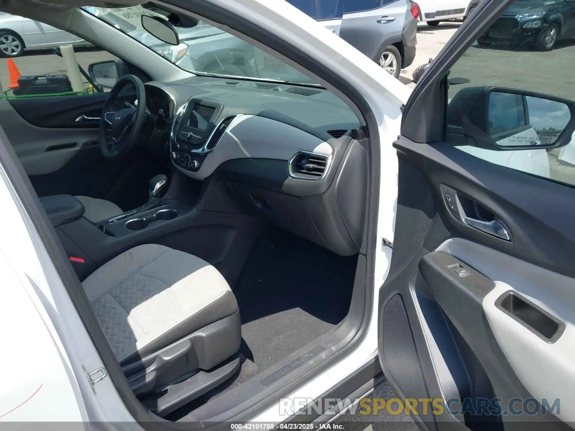 5 fotografías del automóvil dañado 3GNAXHEG7PL117017 CHEVROLET EQUINOX 2023