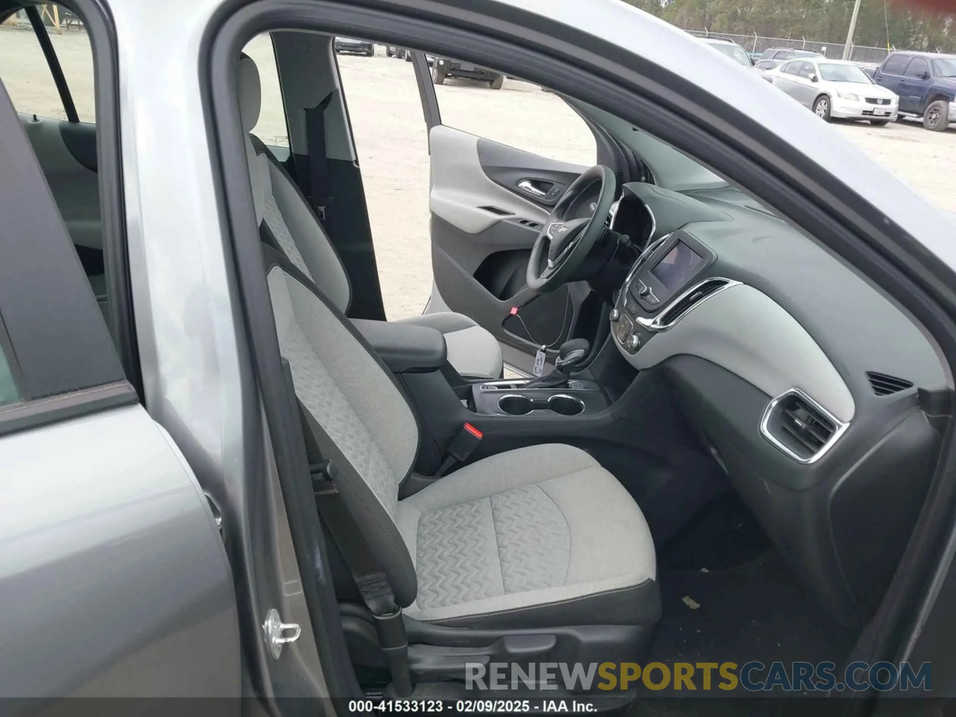 5 fotografías del automóvil dañado 3GNAXHEG8PL212556 CHEVROLET EQUINOX 2023