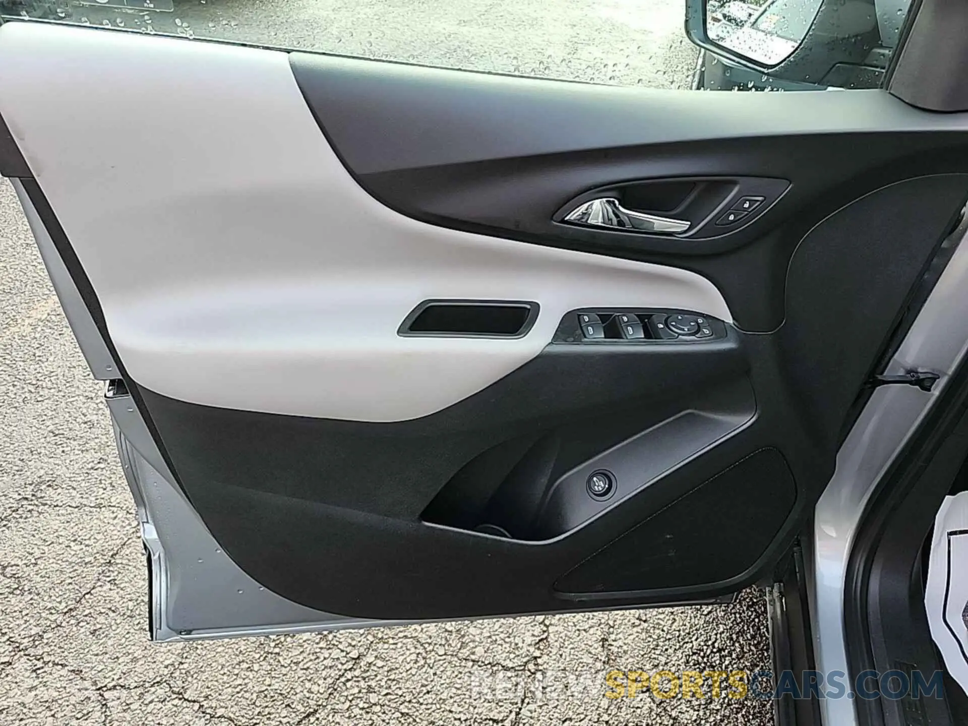 2 fotografías del automóvil dañado 3GNAXJEGXPL124762 CHEVROLET EQUINOX 2023