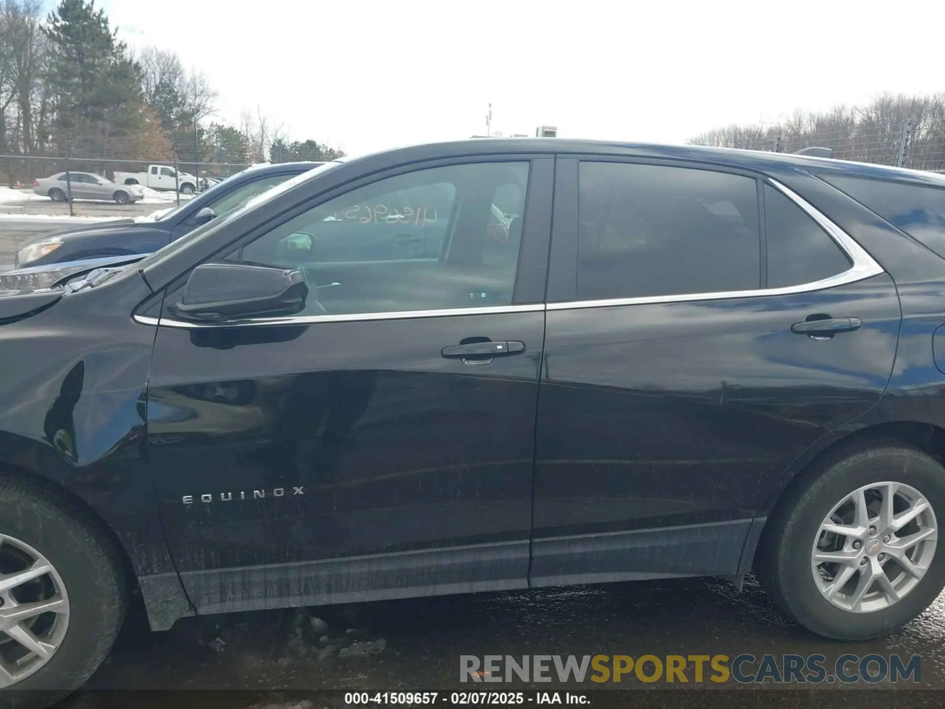 15 fotografías del automóvil dañado 3GNAXUEG7PL101957 CHEVROLET EQUINOX 2023