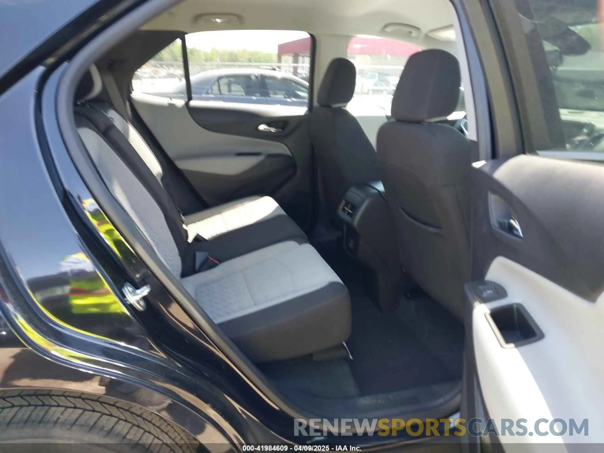 8 fotografías del automóvil dañado 3GNAXUEG7PL213044 CHEVROLET EQUINOX 2023