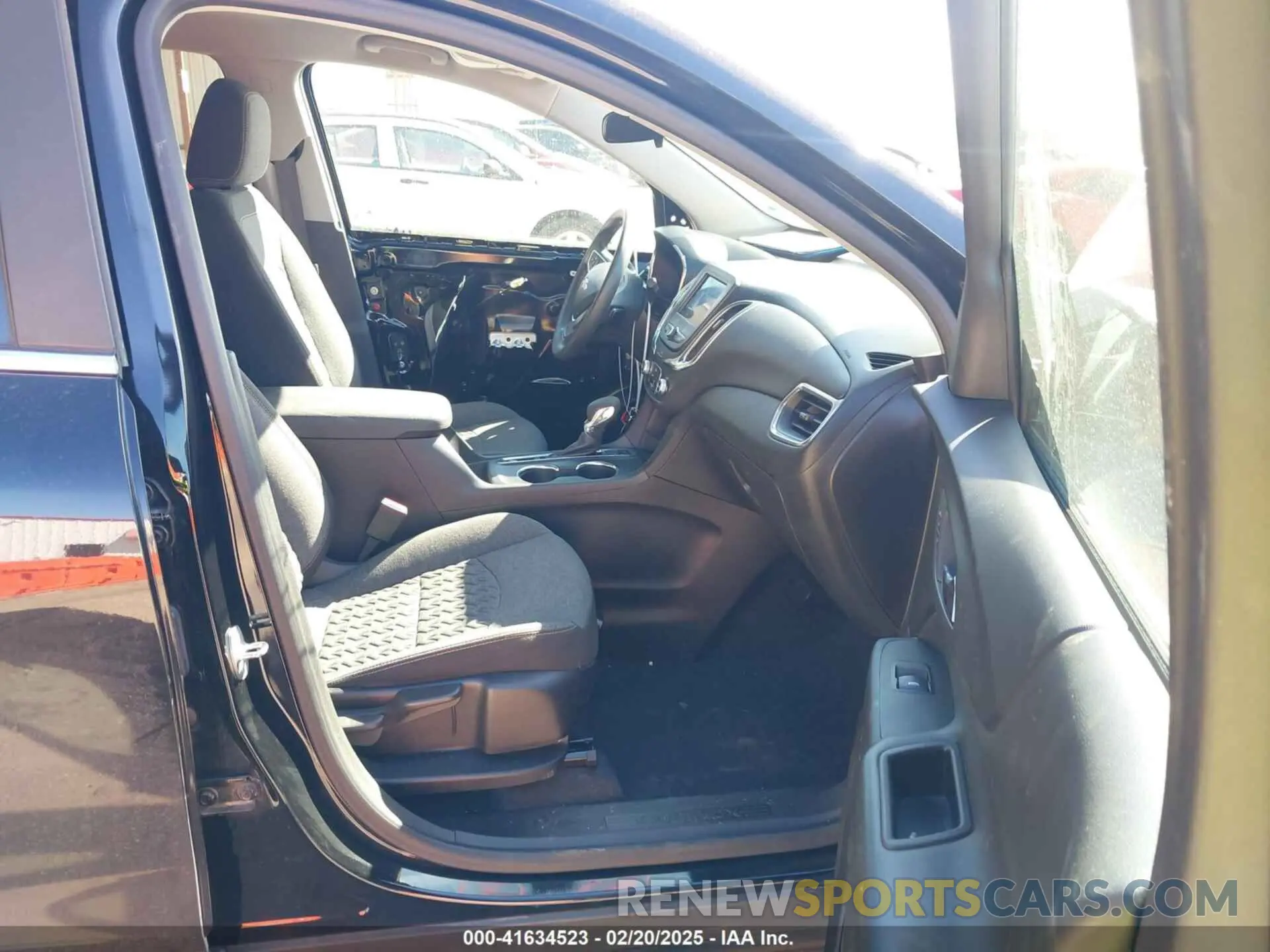 5 fotografías del automóvil dañado 3GNAXUEG8PL228748 CHEVROLET EQUINOX 2023