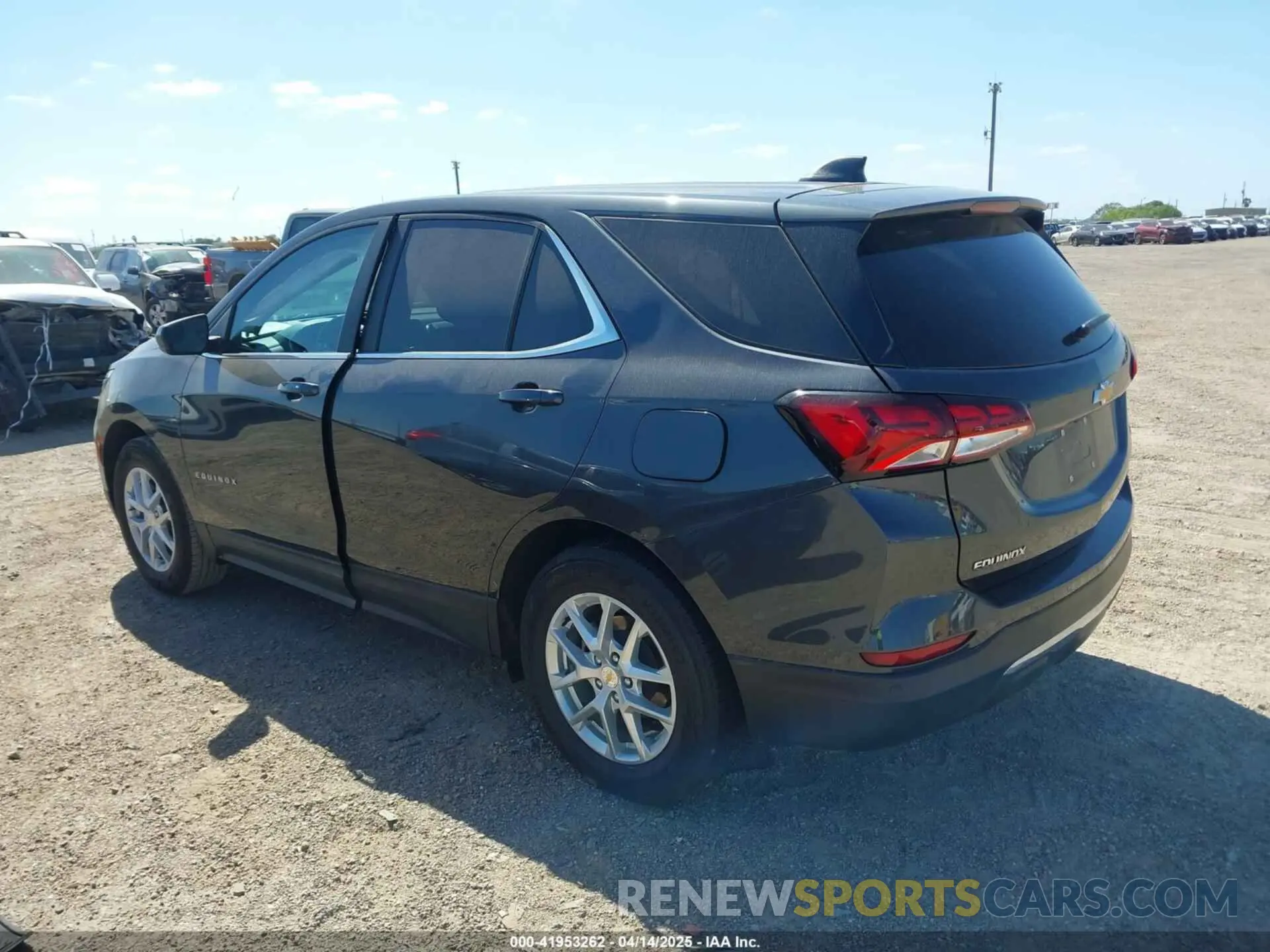3 fotografías del automóvil dañado 3GNAXUEG8PS126114 CHEVROLET EQUINOX 2023