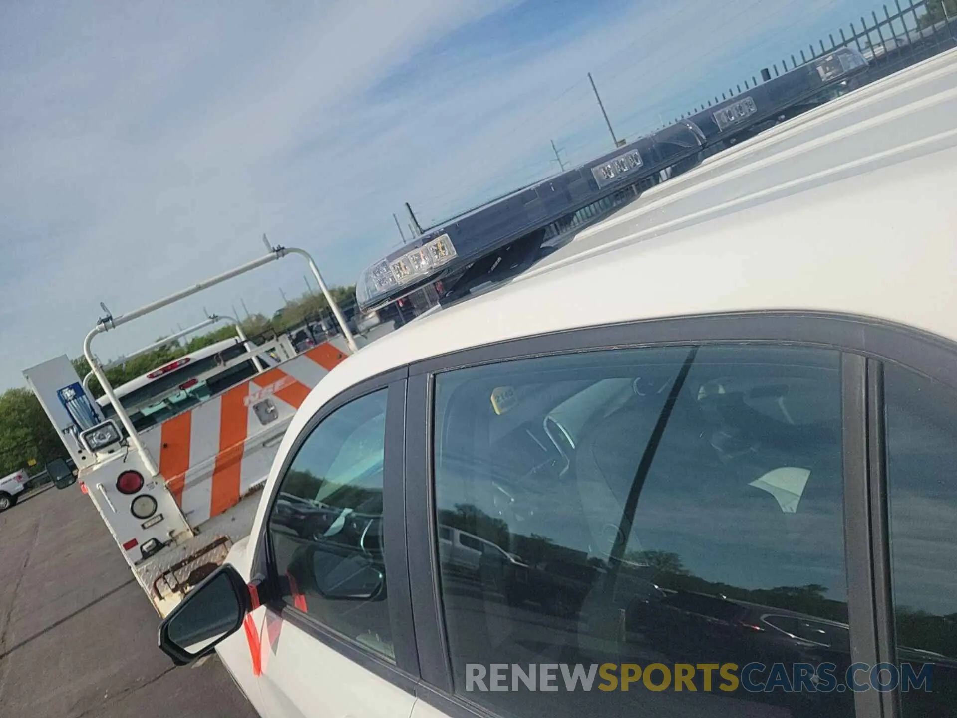2 fotografías del automóvil dañado 3GNAX5EGXRL261565 CHEVROLET EQUINOX 2024