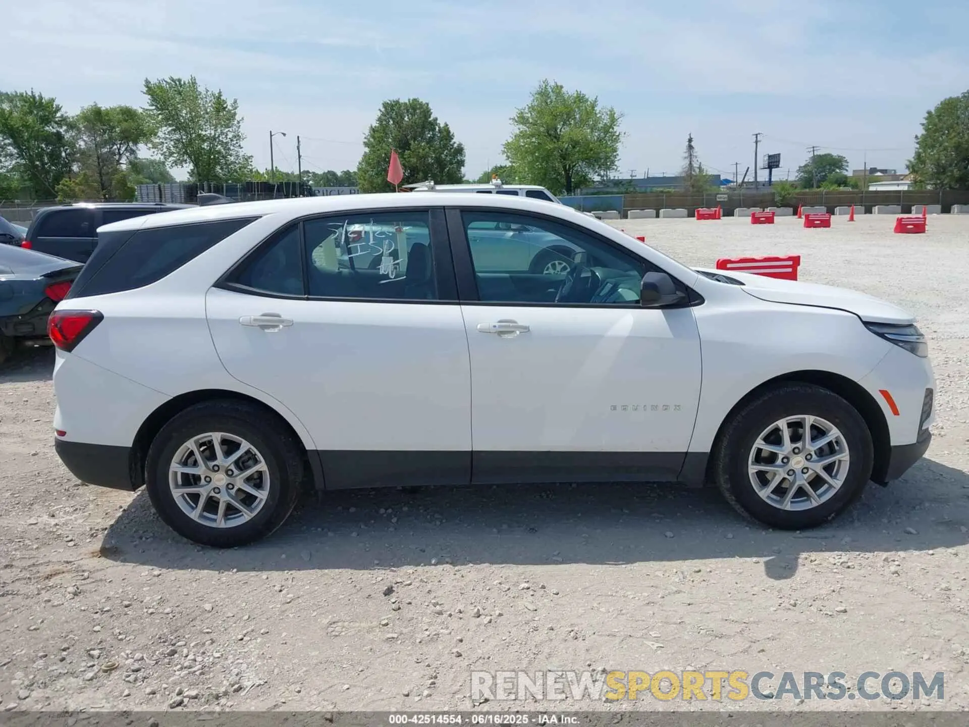 13 fotografías del automóvil dañado 3GNAXHEG4RL278573 CHEVROLET EQUINOX 2024