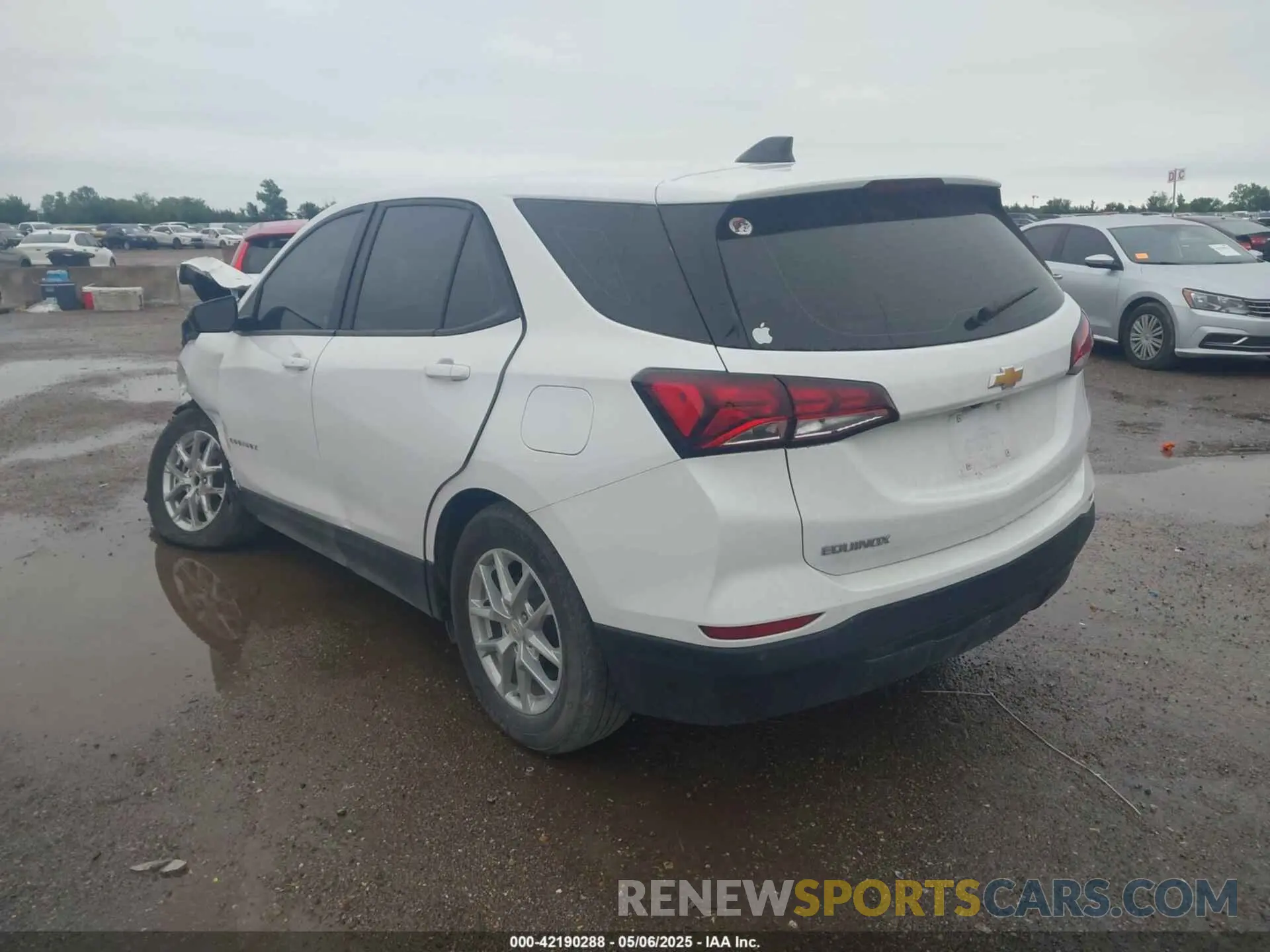 3 fotografías del automóvil dañado 3GNAXHEG5RL200500 CHEVROLET EQUINOX 2024