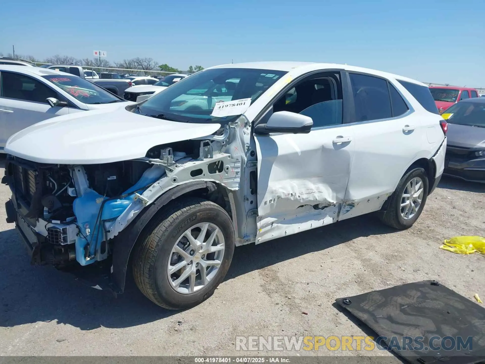 2 fotografías del automóvil dañado 3GNAXKEG0RS177209 CHEVROLET EQUINOX 2024