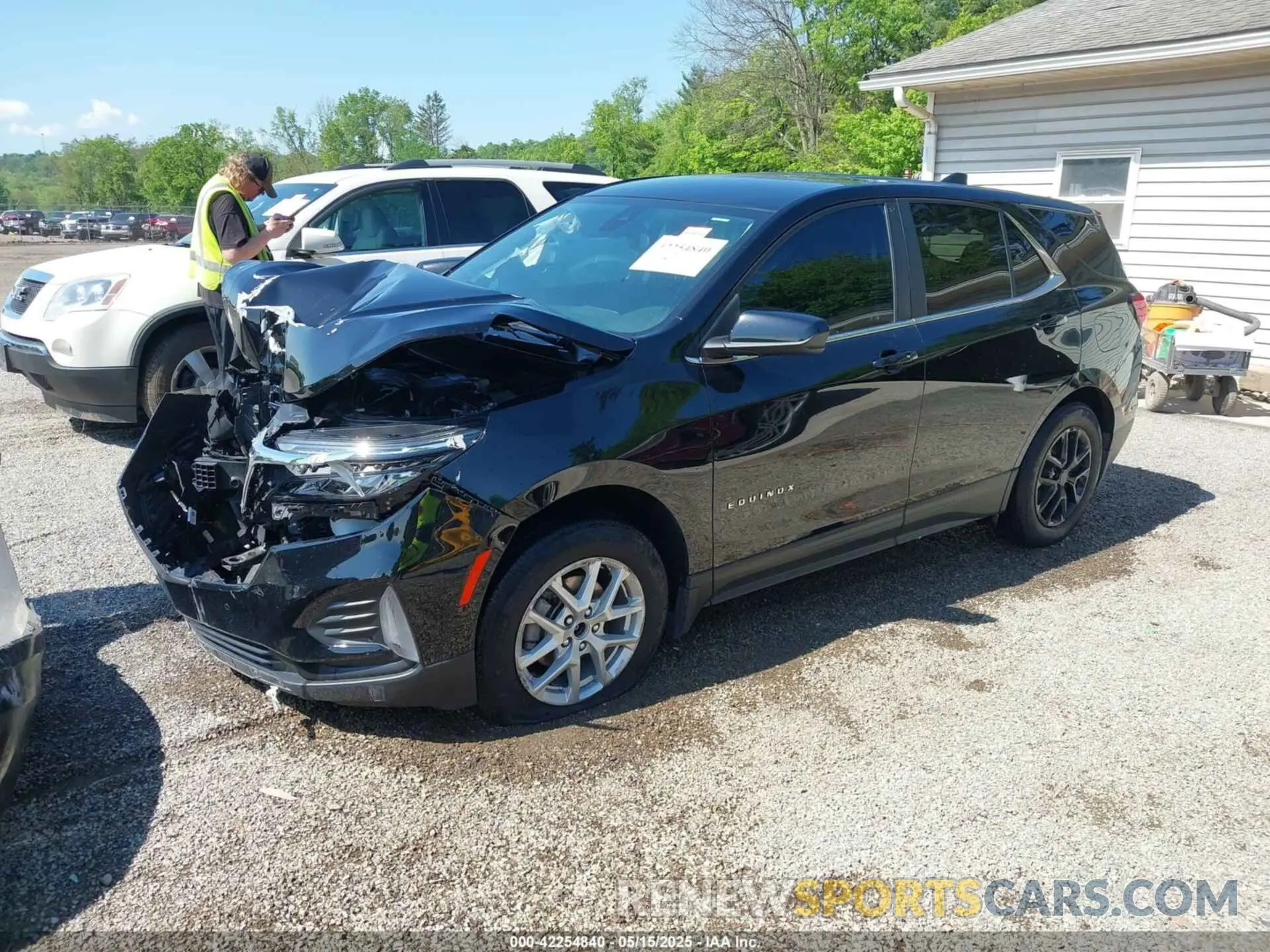 2 fotografías del automóvil dañado 3GNAXKEG2RL115742 CHEVROLET EQUINOX 2024
