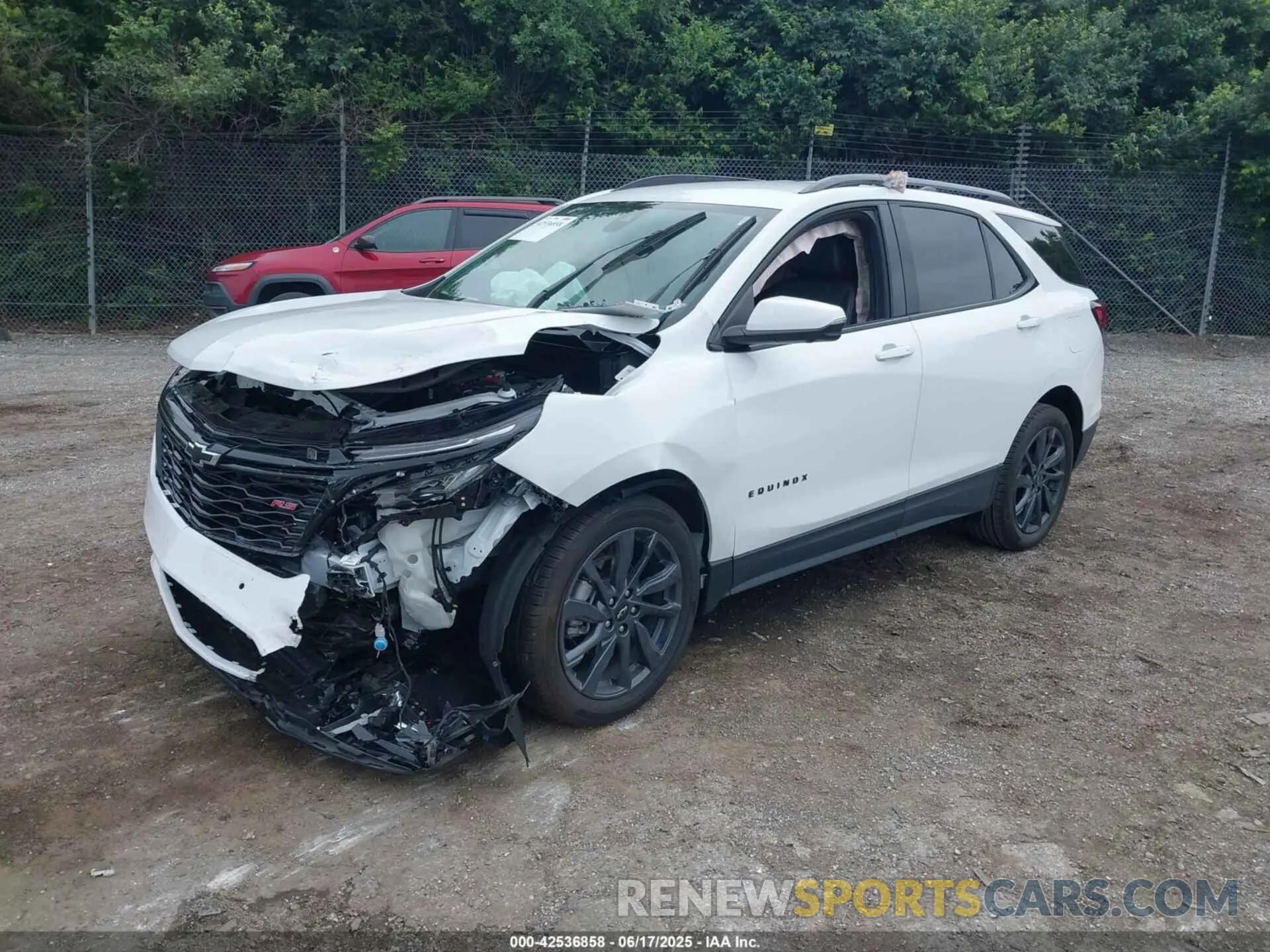 2 fotografías del automóvil dañado 3GNAXMEG0RS221656 CHEVROLET EQUINOX 2024