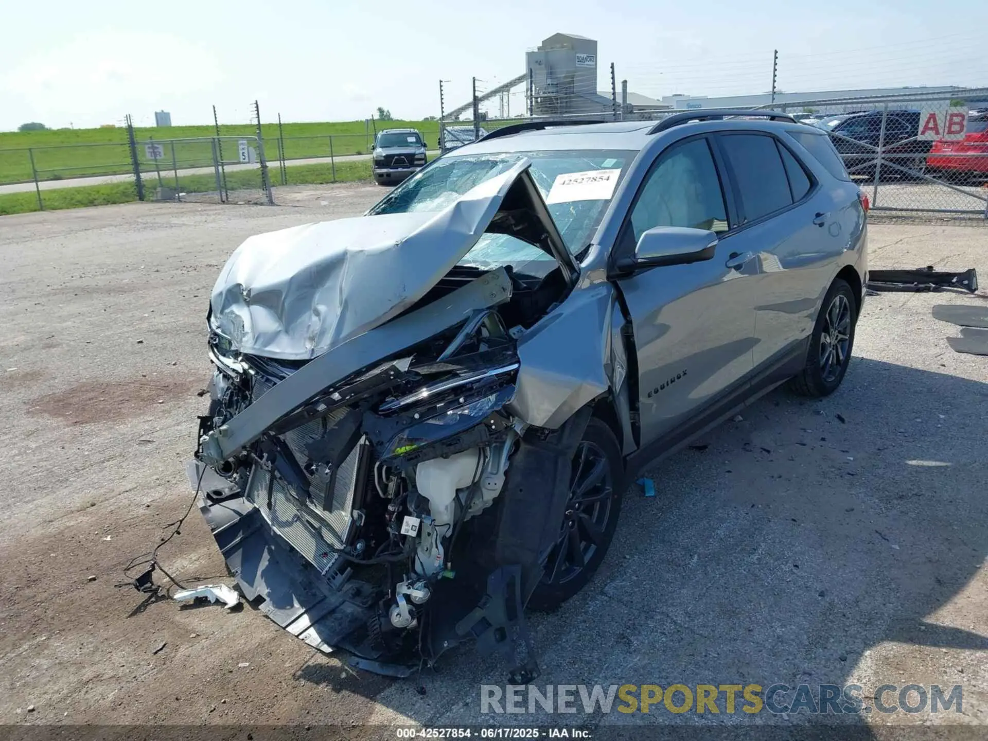 2 fotografías del automóvil dañado 3GNAXMEG5RS148087 CHEVROLET EQUINOX 2024