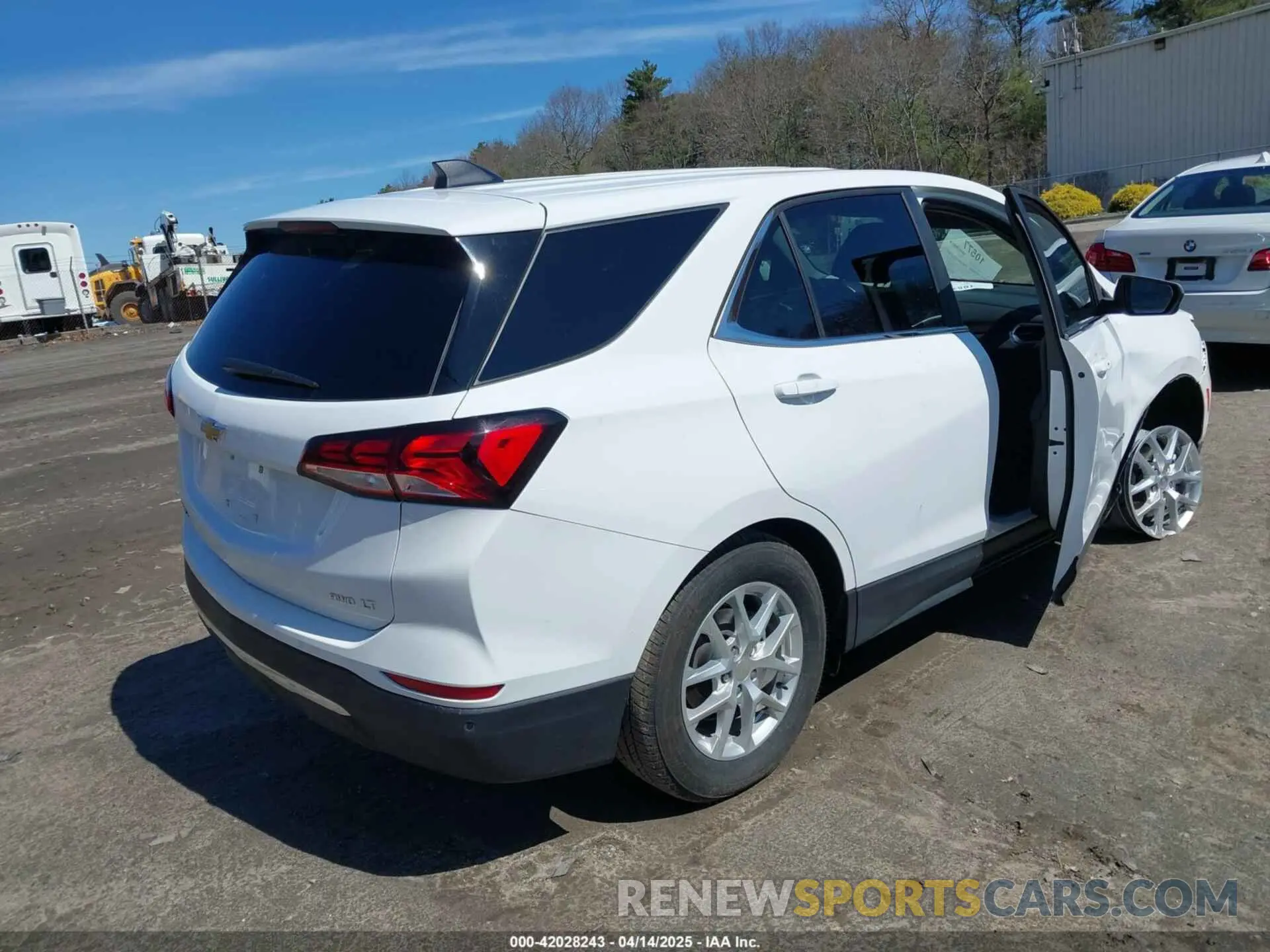 4 fotografías del automóvil dañado 3GNAXUEG2RL348046 CHEVROLET EQUINOX 2024