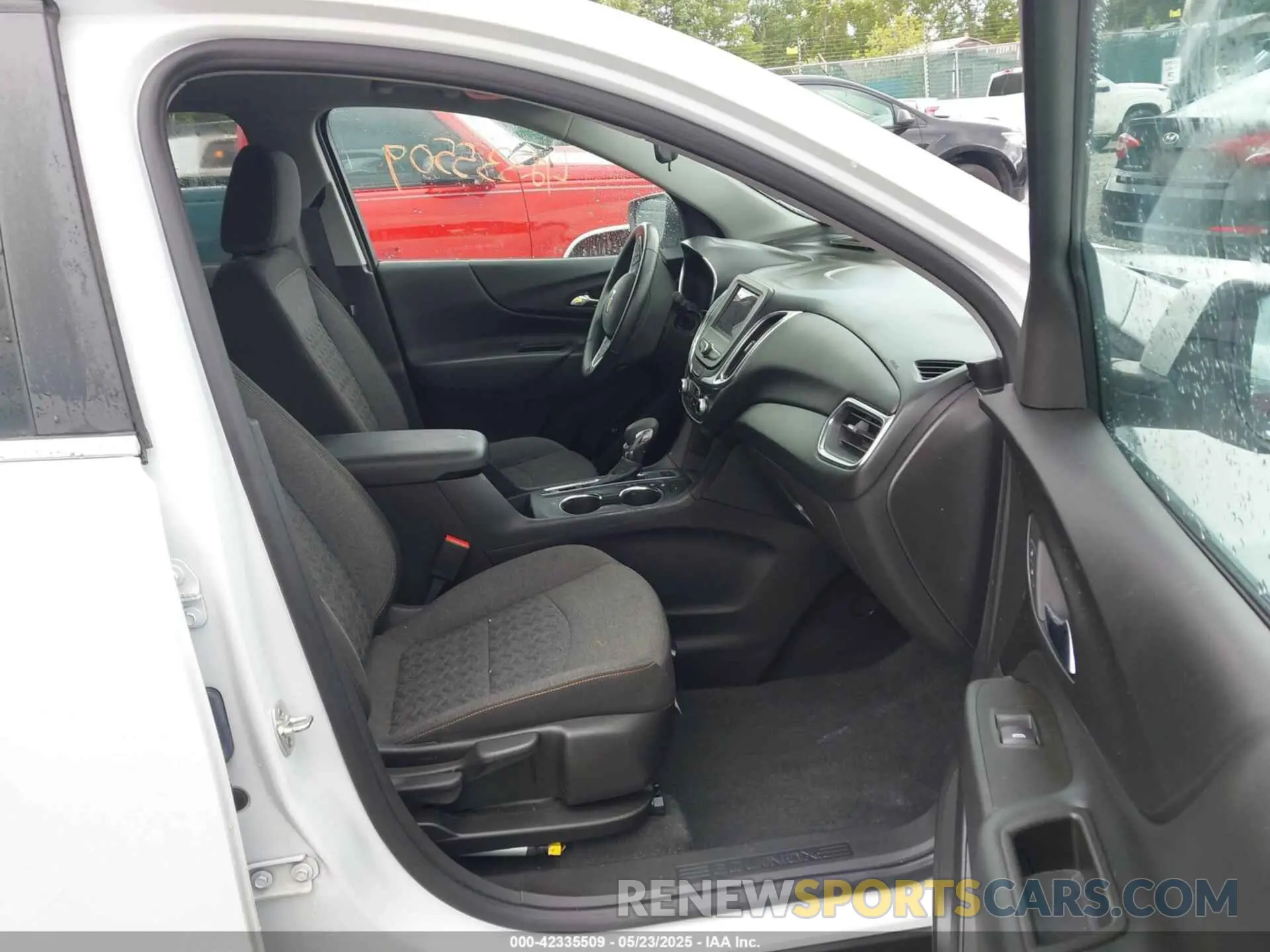 5 fotografías del automóvil dañado 3GNAXUEG2RS219522 CHEVROLET EQUINOX 2024