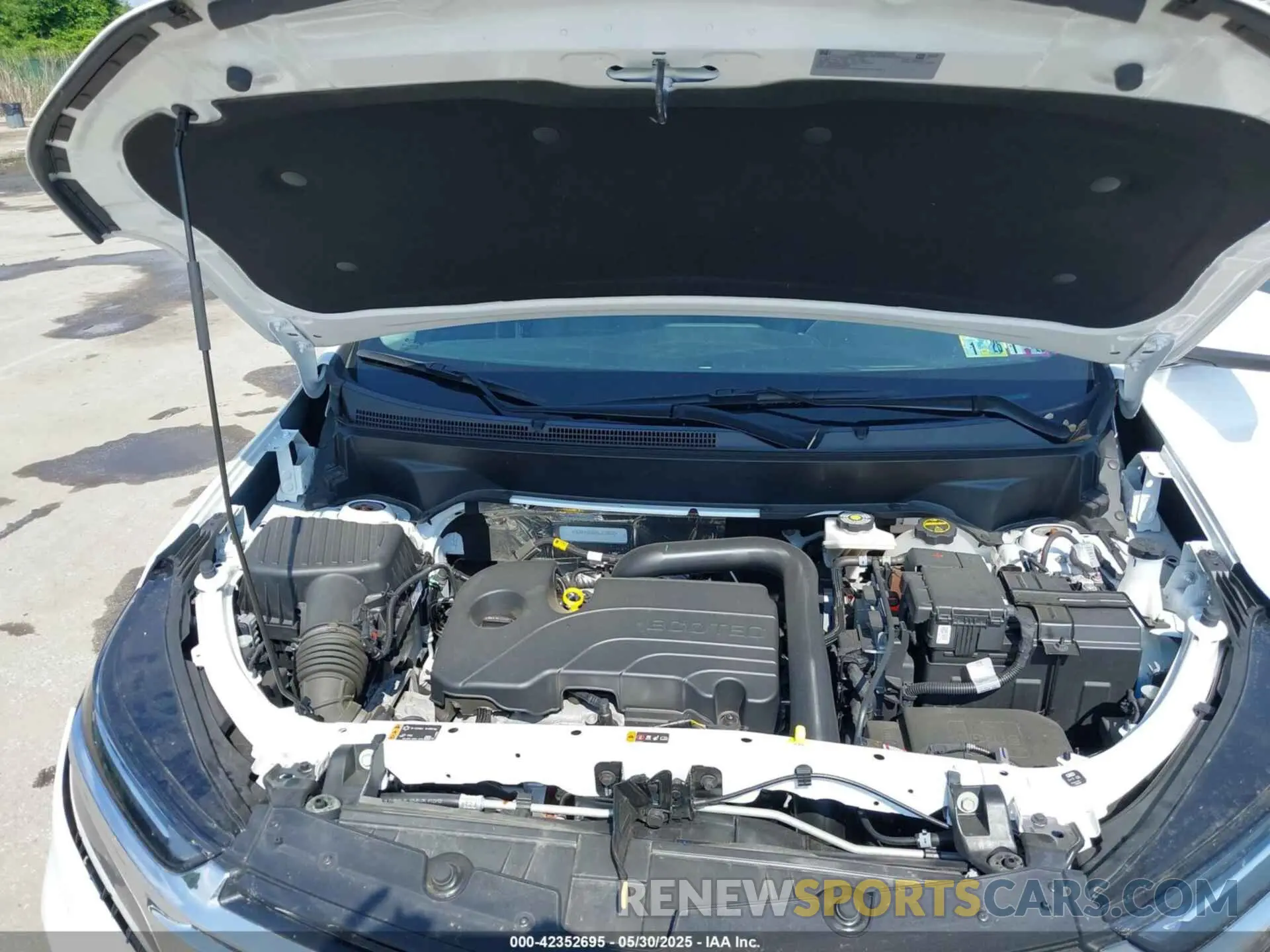 10 fotografías del automóvil dañado 3GNAXUEGXRL219830 CHEVROLET EQUINOX 2024