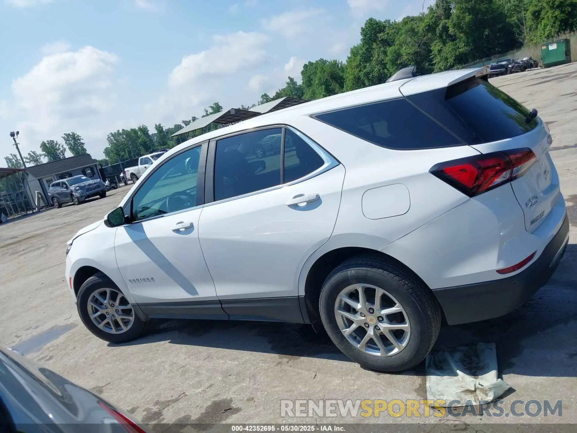 14 fotografías del automóvil dañado 3GNAXUEGXRL219830 CHEVROLET EQUINOX 2024