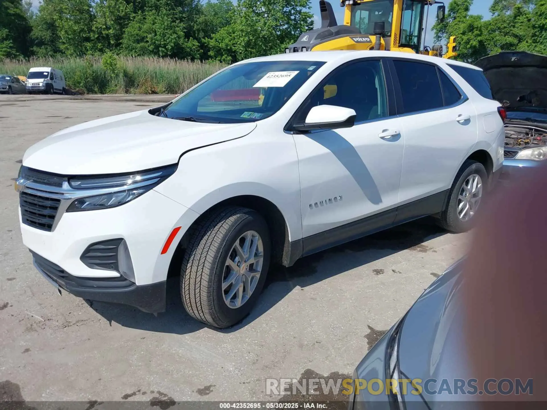 2 fotografías del automóvil dañado 3GNAXUEGXRL219830 CHEVROLET EQUINOX 2024