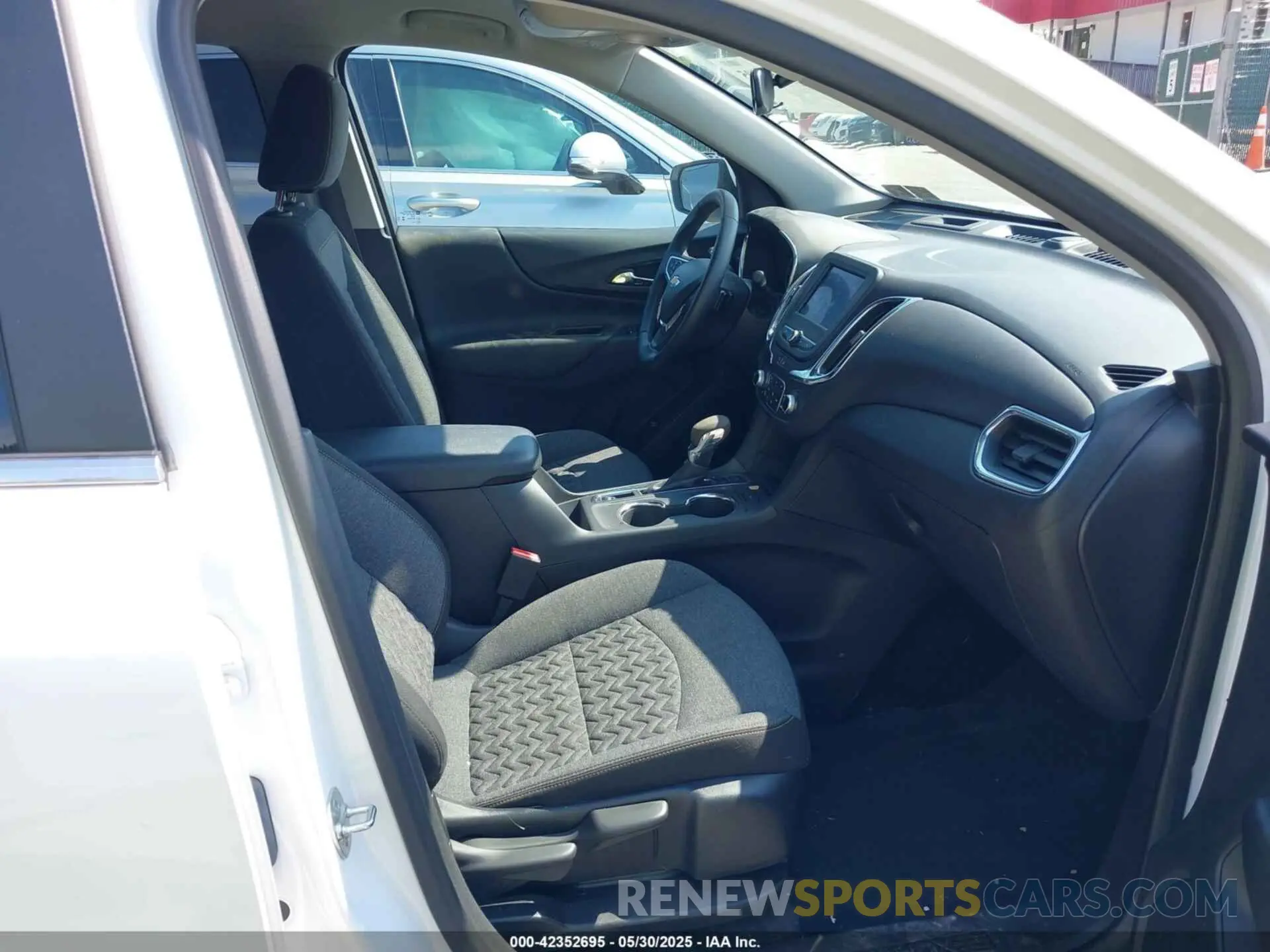 5 fotografías del automóvil dañado 3GNAXUEGXRL219830 CHEVROLET EQUINOX 2024