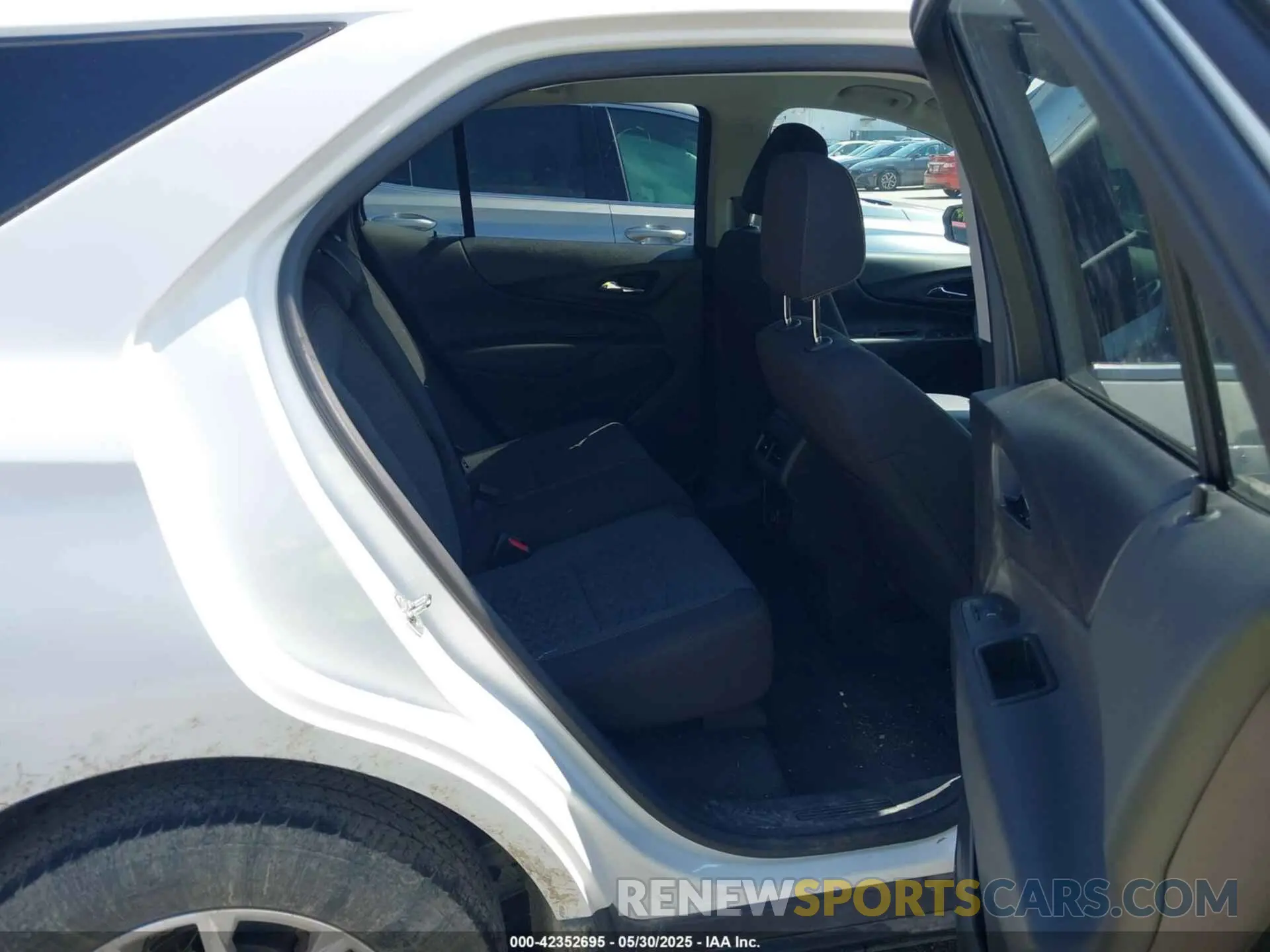 8 fotografías del automóvil dañado 3GNAXUEGXRL219830 CHEVROLET EQUINOX 2024