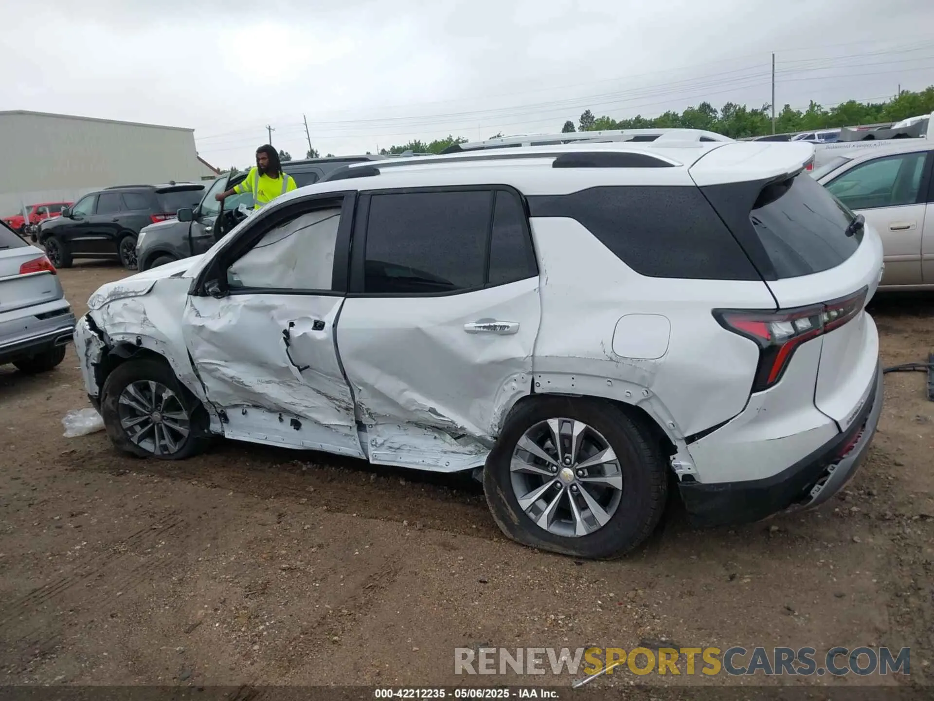 14 fotografías del automóvil dañado 3GNAXHEG0SL304222 CHEVROLET EQUINOX 2025