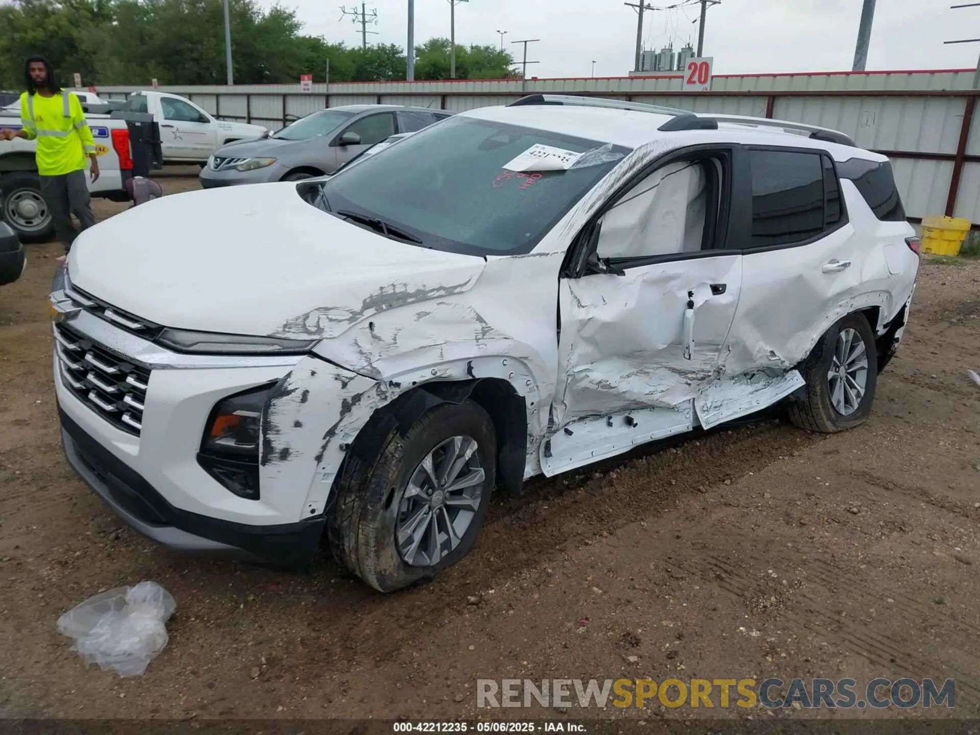 2 fotografías del automóvil dañado 3GNAXHEG0SL304222 CHEVROLET EQUINOX 2025