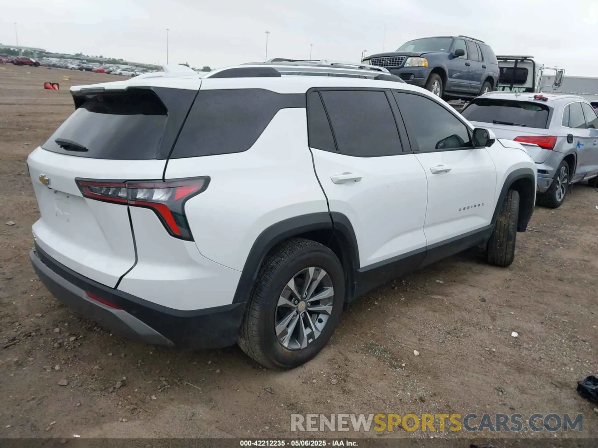 4 fotografías del automóvil dañado 3GNAXHEG0SL304222 CHEVROLET EQUINOX 2025
