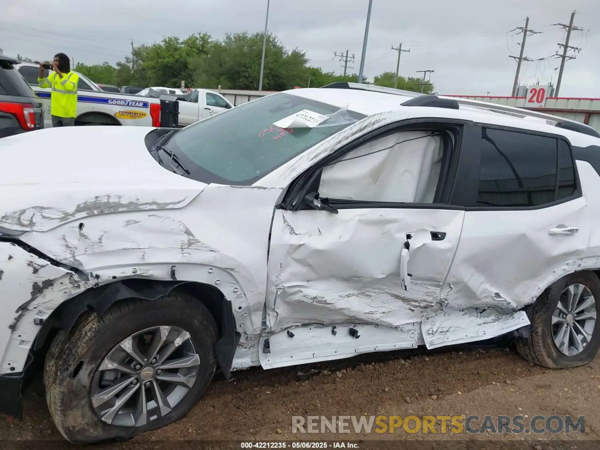 6 fotografías del automóvil dañado 3GNAXHEG0SL304222 CHEVROLET EQUINOX 2025