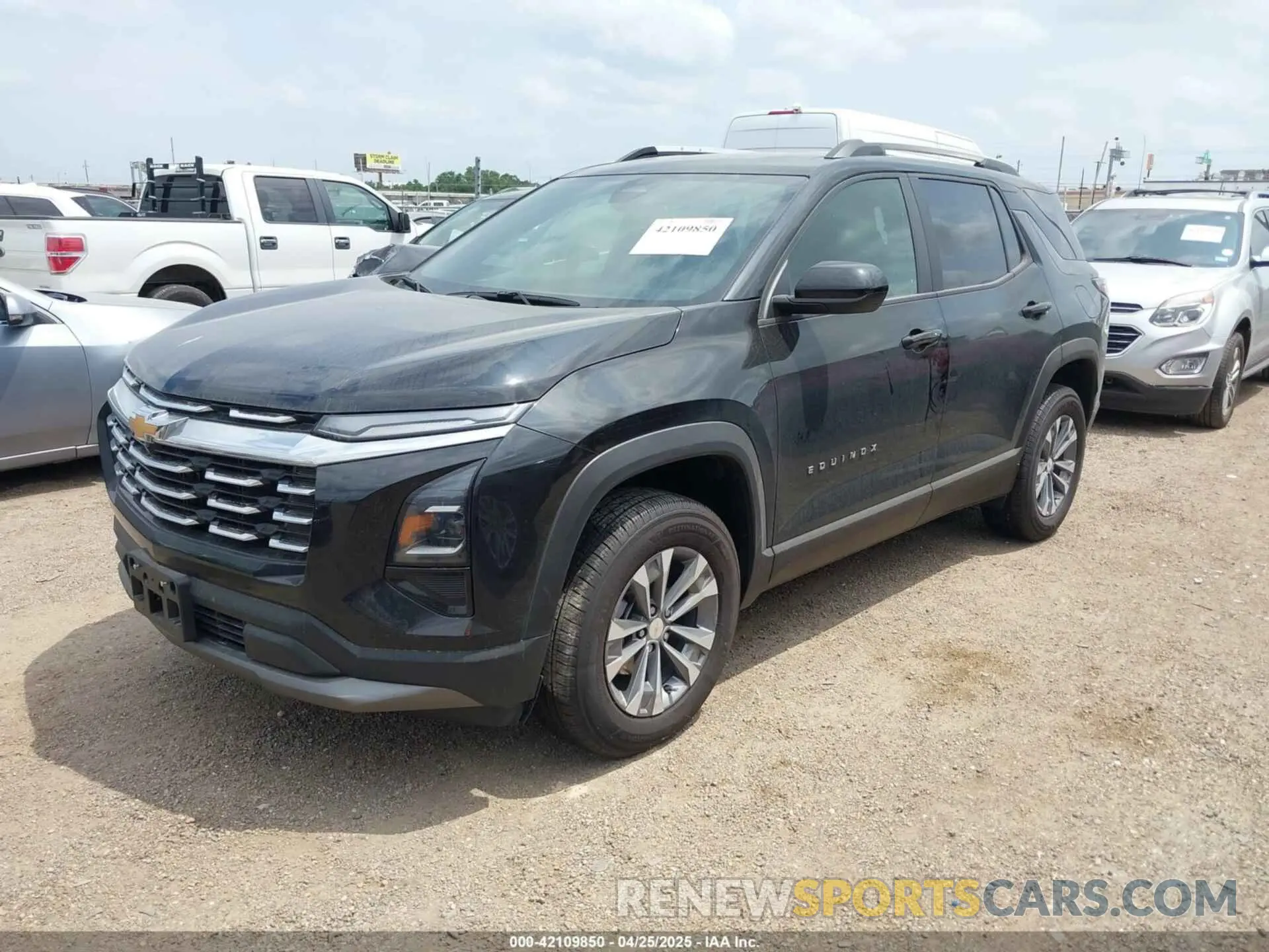 2 fotografías del automóvil dañado 3GNAXHEG1SL302446 CHEVROLET EQUINOX 2025