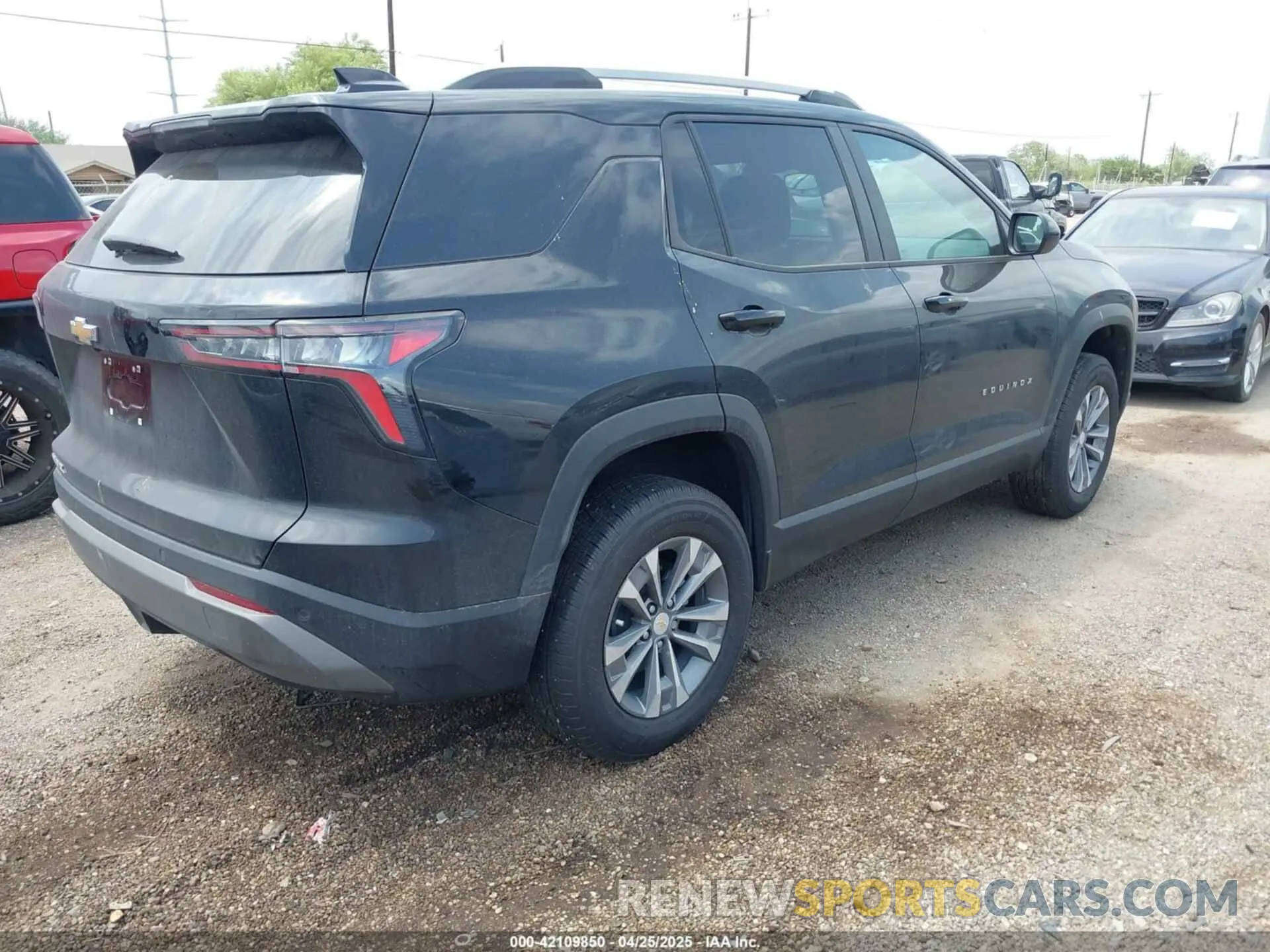 4 fotografías del automóvil dañado 3GNAXHEG1SL302446 CHEVROLET EQUINOX 2025