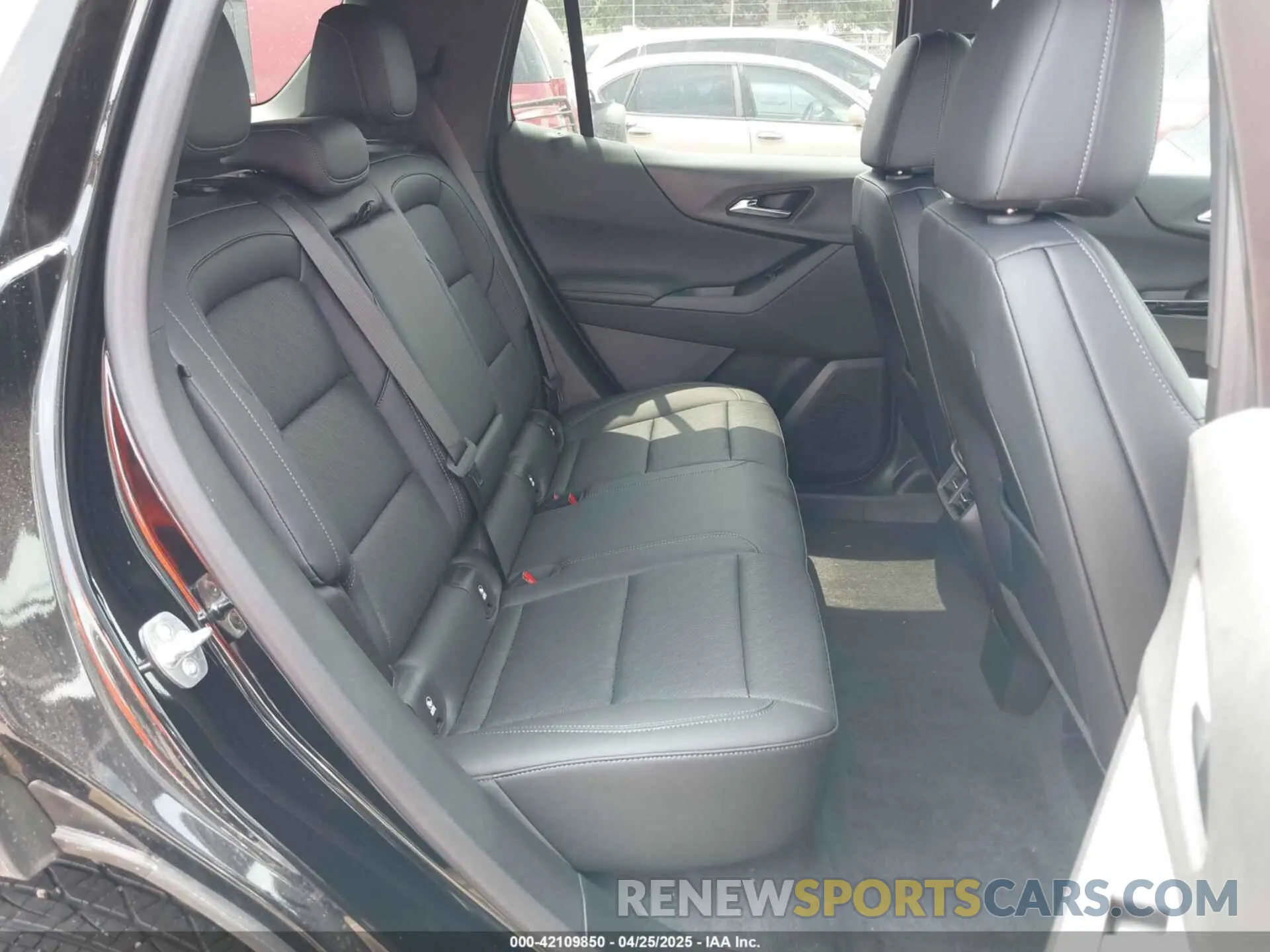 8 fotografías del automóvil dañado 3GNAXHEG1SL302446 CHEVROLET EQUINOX 2025