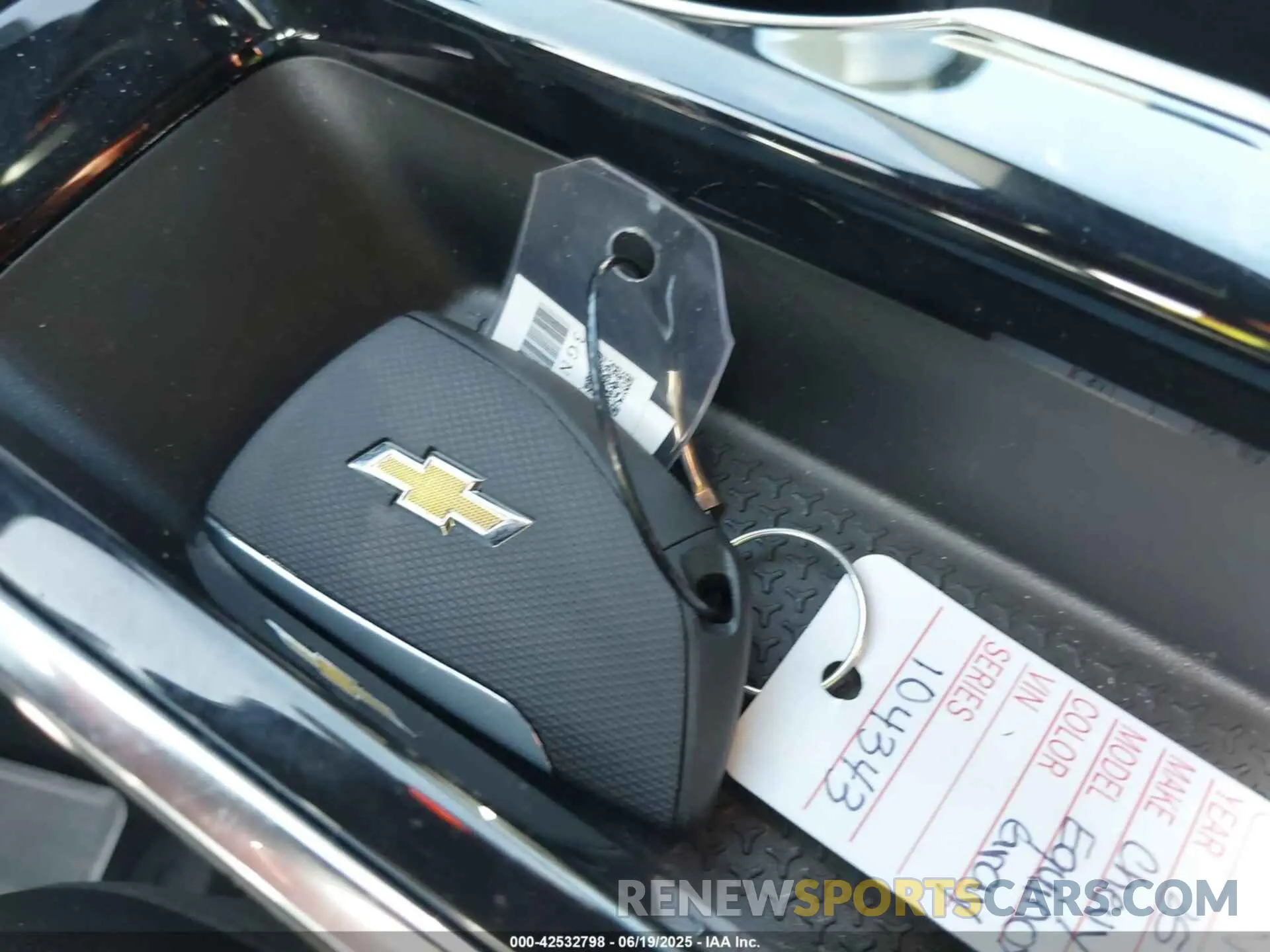 11 fotografías del automóvil dañado 3GNAXHEG2SL187856 CHEVROLET EQUINOX 2025