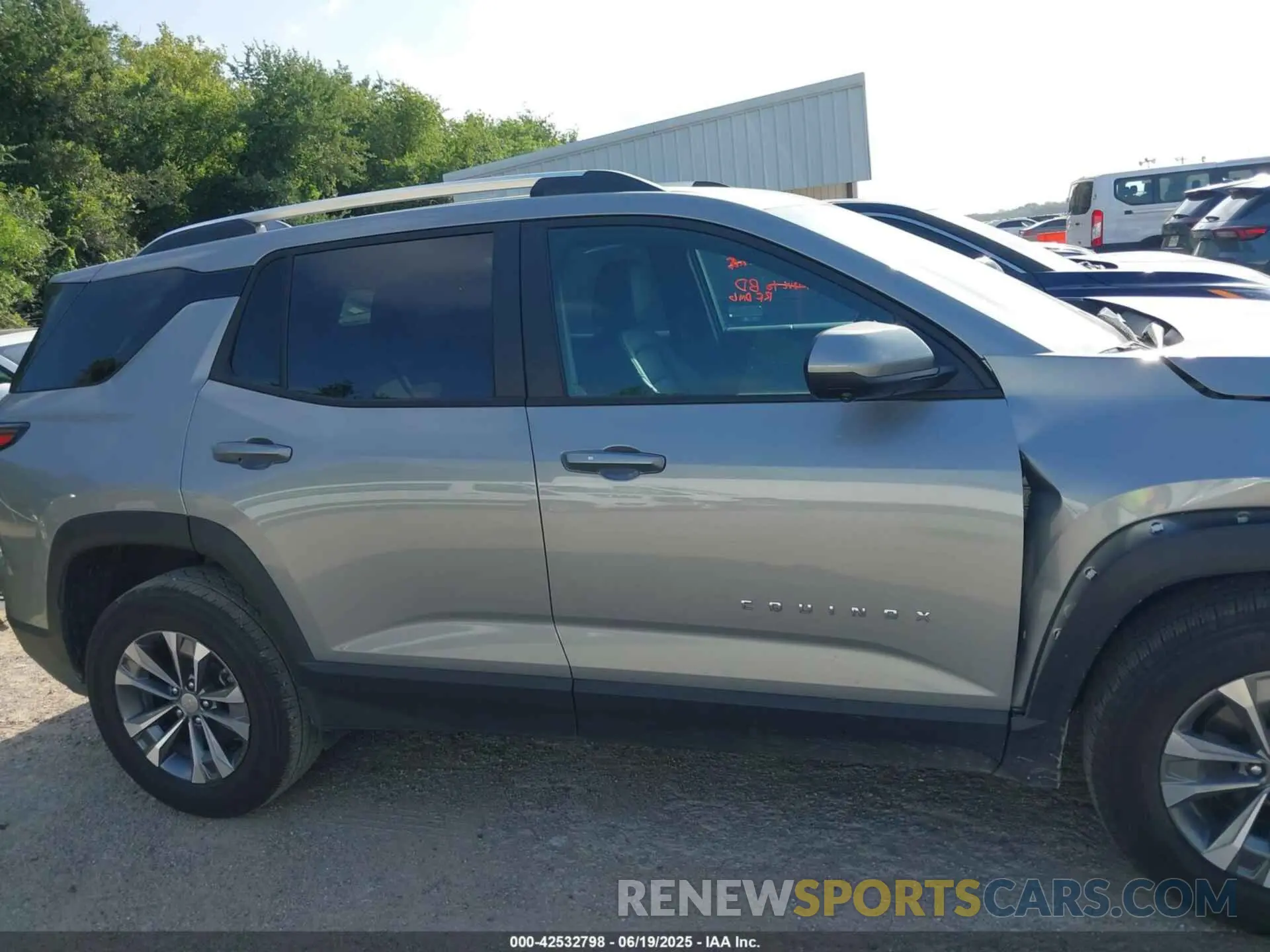 13 fotografías del automóvil dañado 3GNAXHEG2SL187856 CHEVROLET EQUINOX 2025