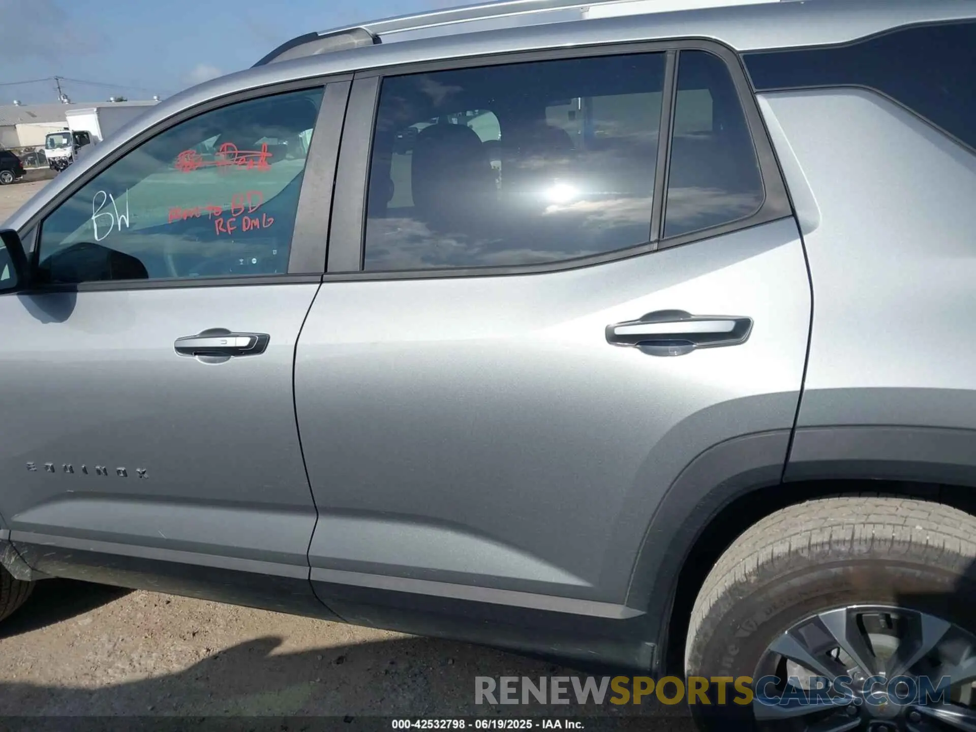 14 fotografías del automóvil dañado 3GNAXHEG2SL187856 CHEVROLET EQUINOX 2025