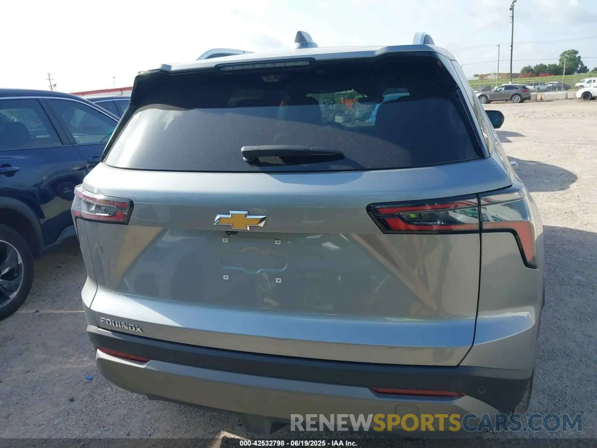 16 fotografías del automóvil dañado 3GNAXHEG2SL187856 CHEVROLET EQUINOX 2025