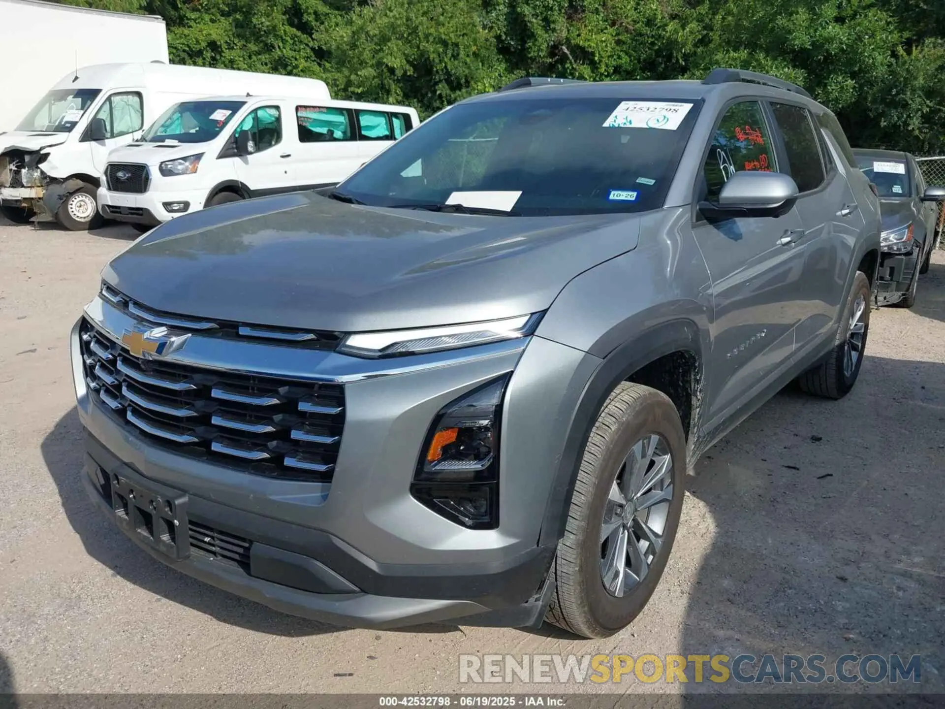 2 fotografías del automóvil dañado 3GNAXHEG2SL187856 CHEVROLET EQUINOX 2025
