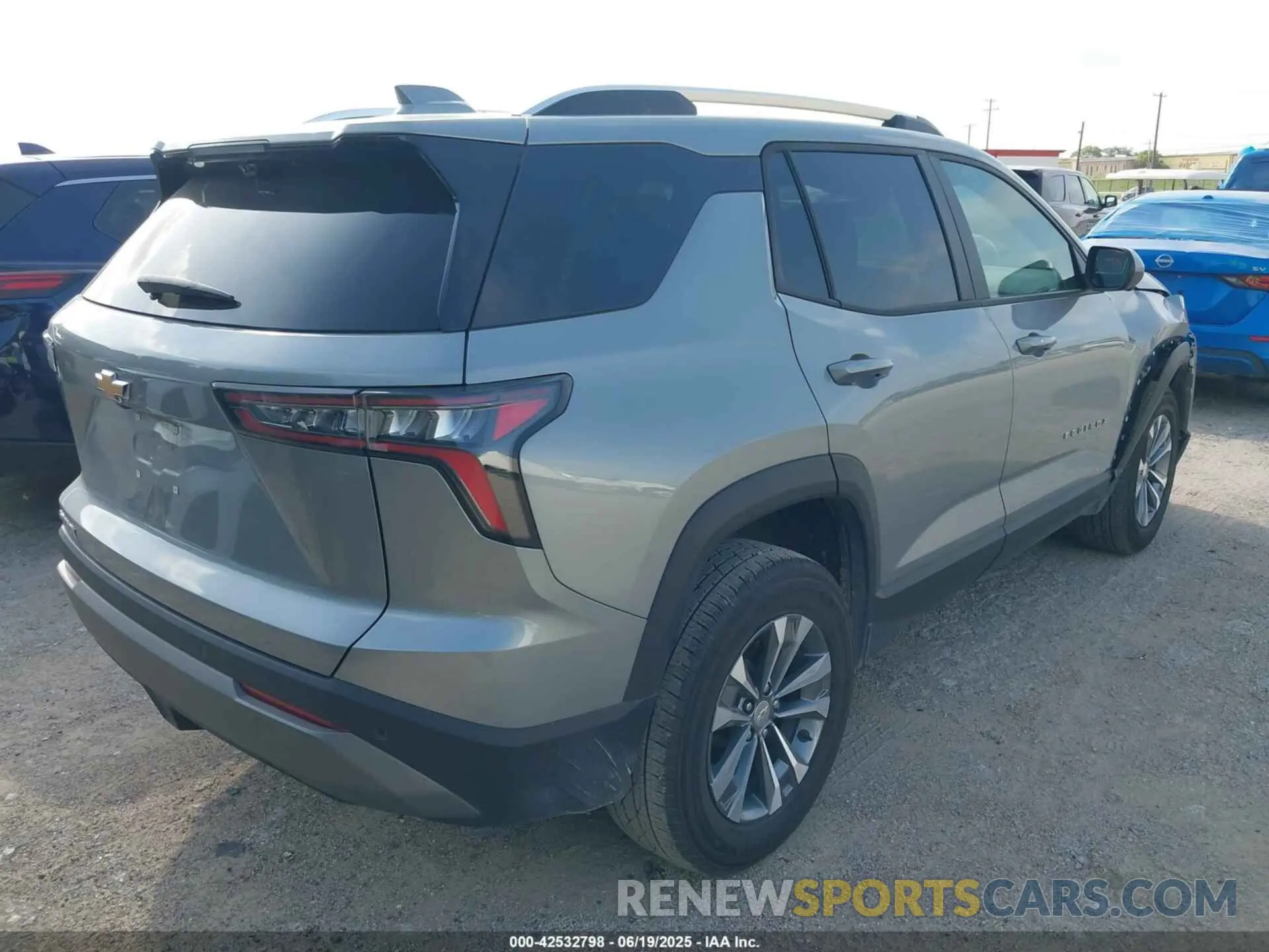 4 fotografías del automóvil dañado 3GNAXHEG2SL187856 CHEVROLET EQUINOX 2025