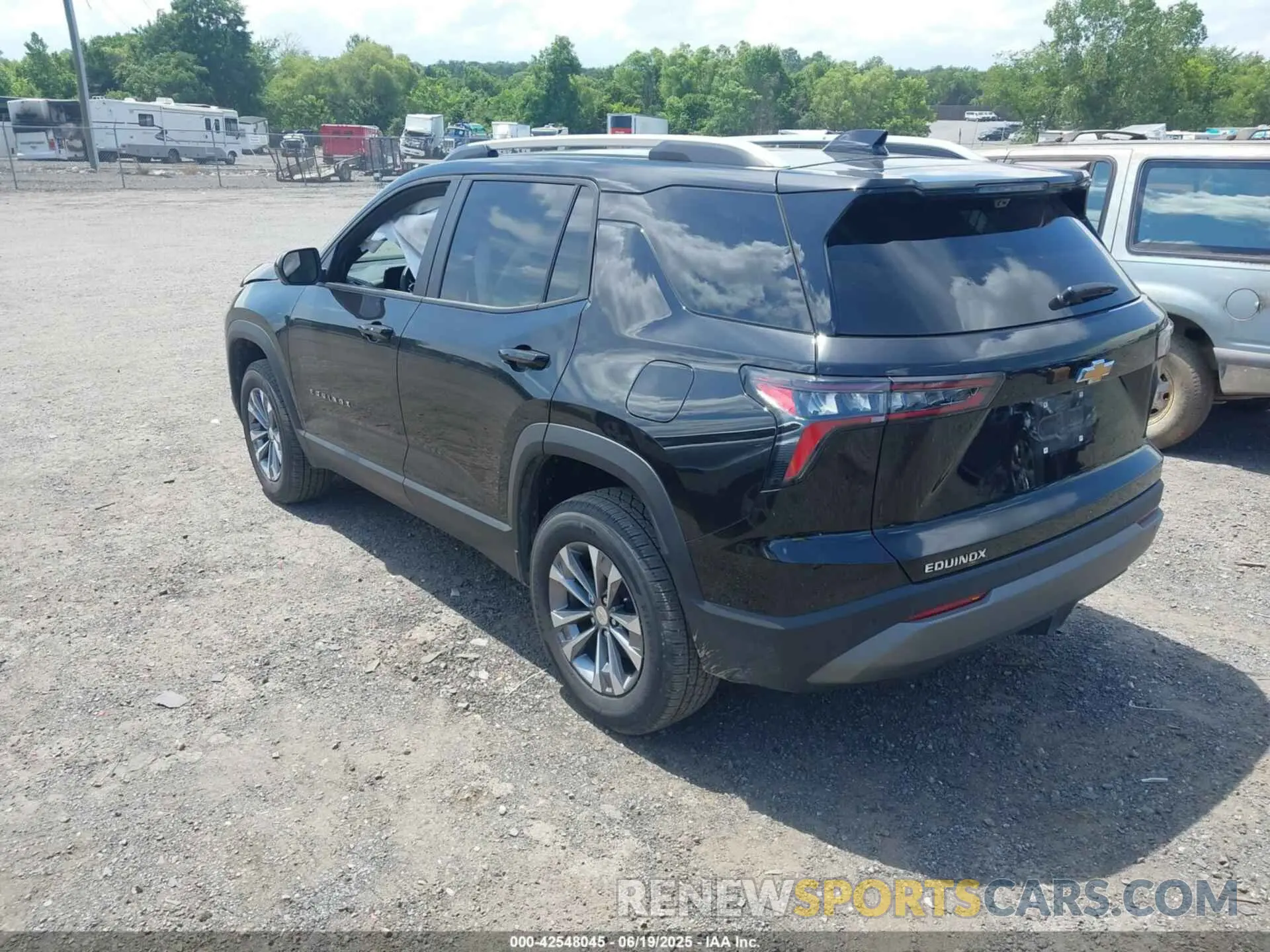 3 fotografías del automóvil dañado 3GNAXHEG2SL215476 CHEVROLET EQUINOX 2025