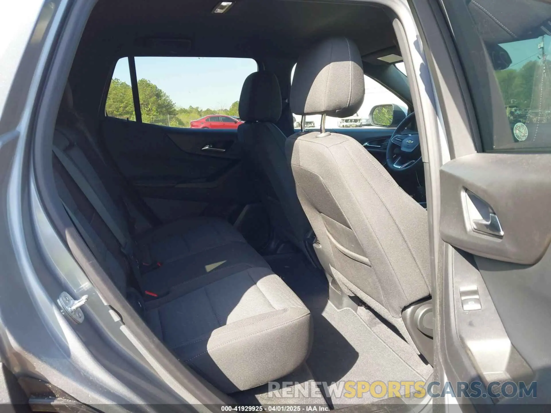 8 fotografías del automóvil dañado 3GNAXHEG3SL266596 CHEVROLET EQUINOX 2025