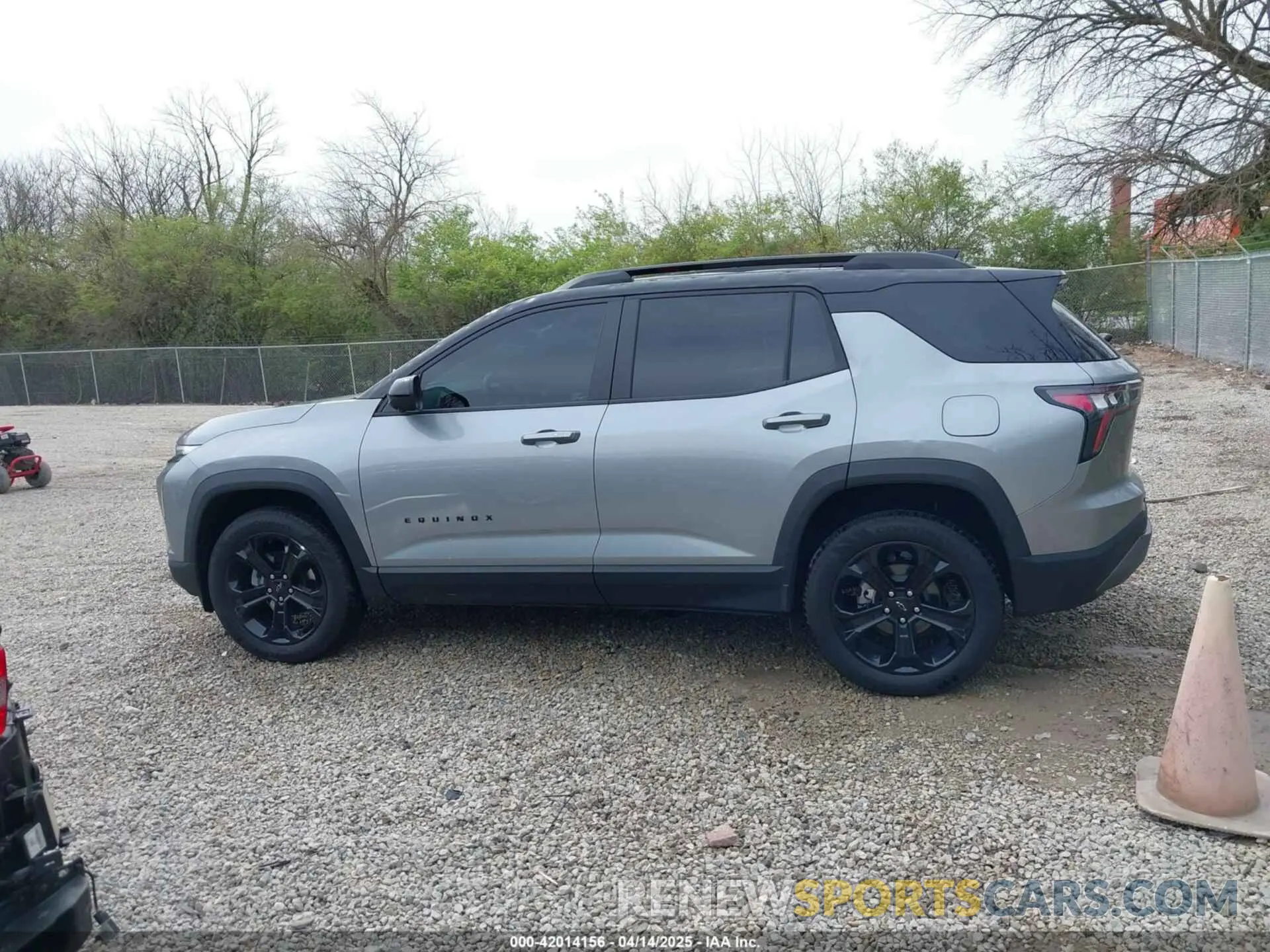 14 fotografías del automóvil dañado 3GNAXHEG4SL103858 CHEVROLET EQUINOX 2025