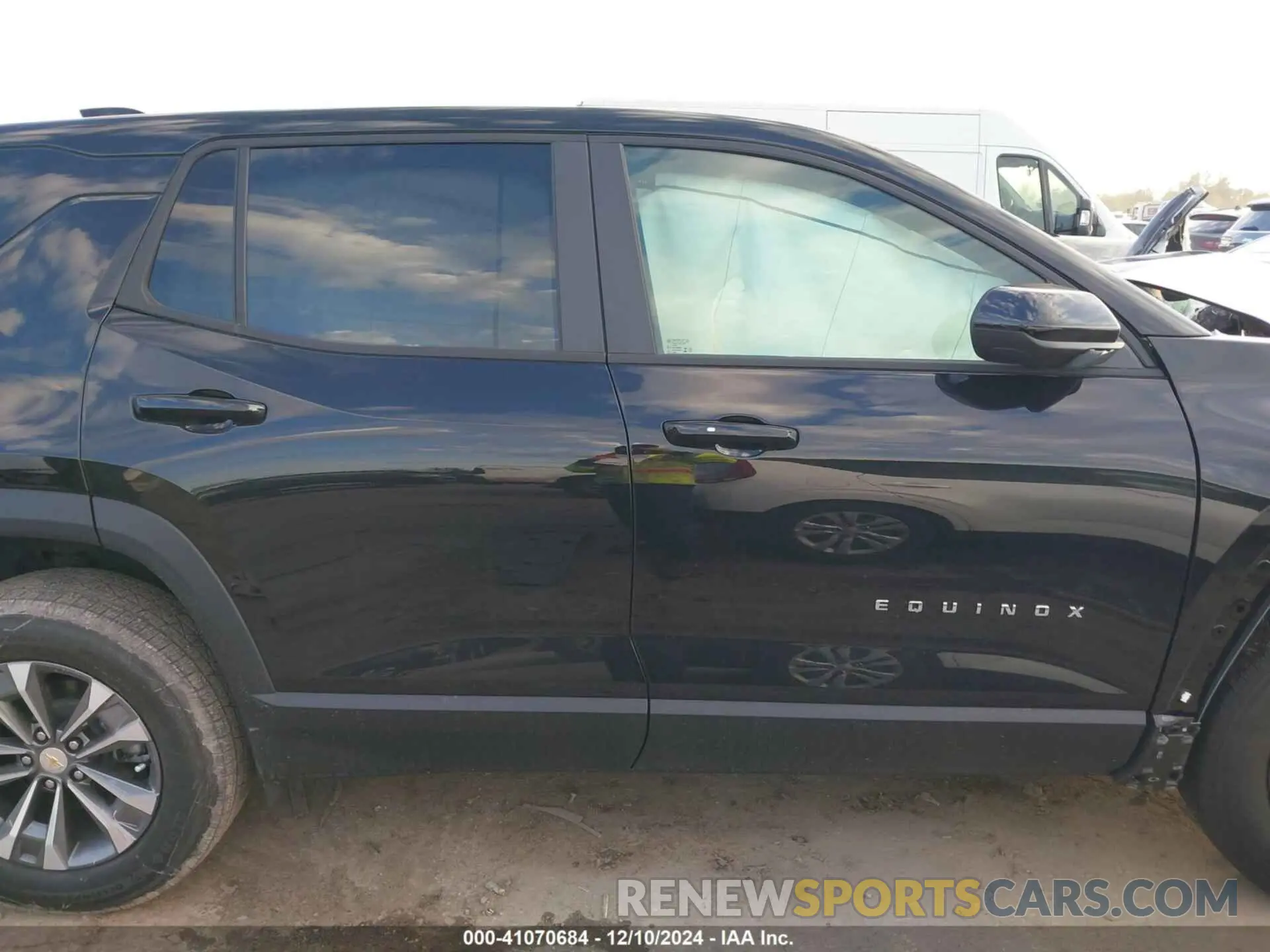 14 fotografías del automóvil dañado 3GNAXHEG4SL175269 CHEVROLET EQUINOX 2025