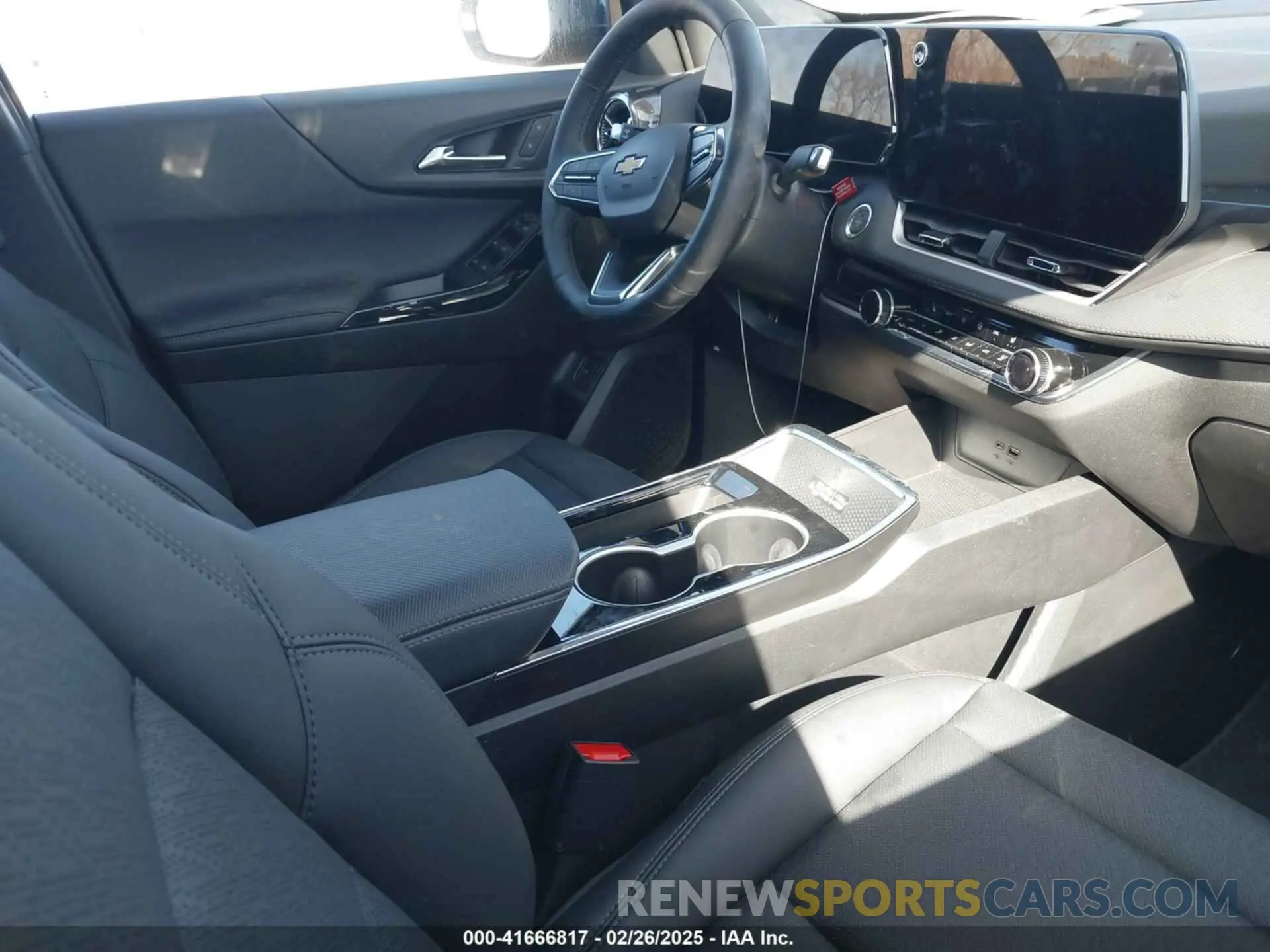 5 fotografías del automóvil dañado 3GNAXHEG4SL203135 CHEVROLET EQUINOX 2025