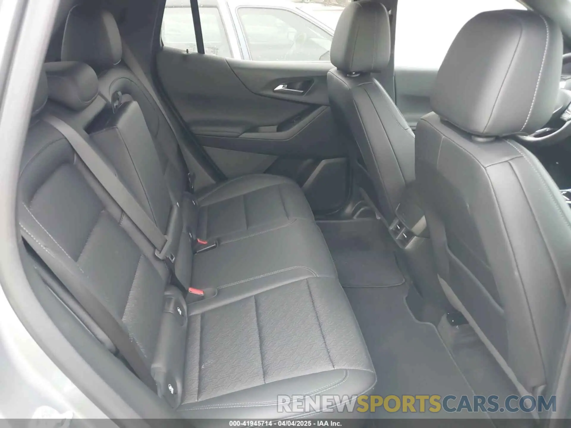 8 fotografías del automóvil dañado 3GNAXHEG4SL209744 CHEVROLET EQUINOX 2025