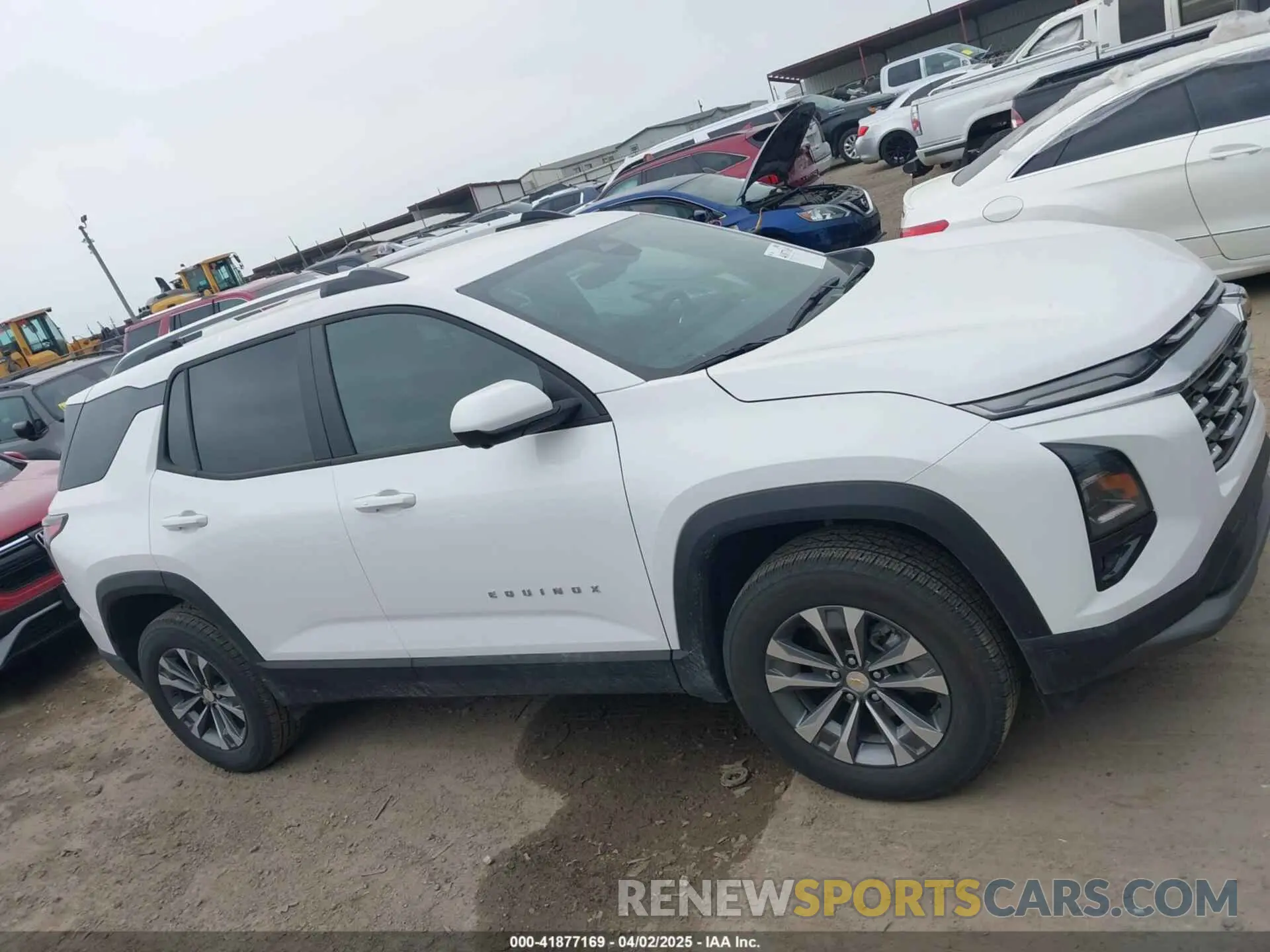 13 fotografías del automóvil dañado 3GNAXHEG7SL215828 CHEVROLET EQUINOX 2025