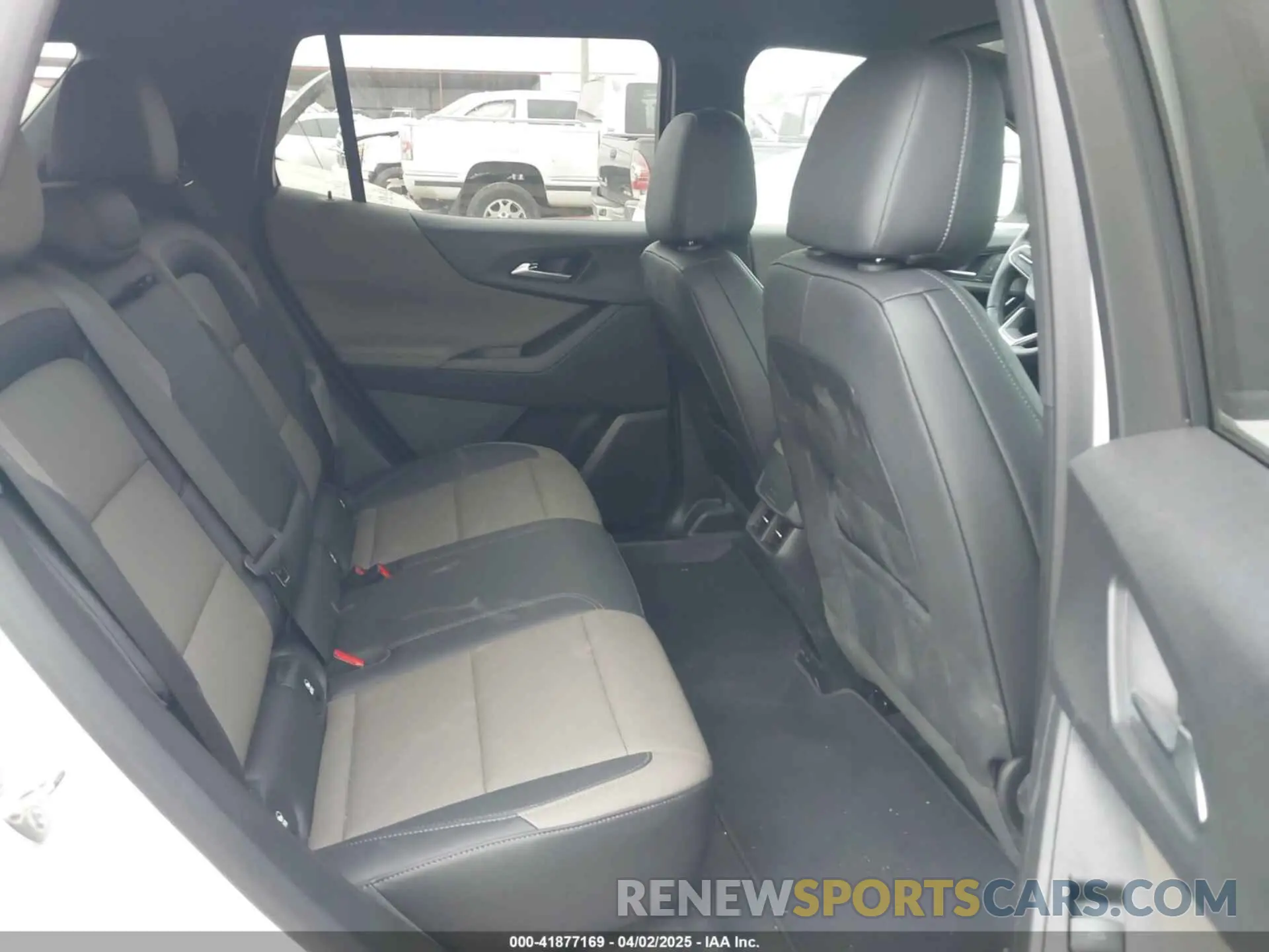 8 fotografías del automóvil dañado 3GNAXHEG7SL215828 CHEVROLET EQUINOX 2025