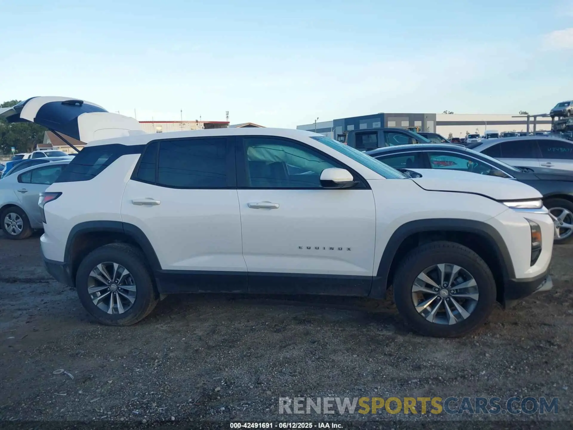 13 fotografías del automóvil dañado 3GNAXHEG8SL243041 CHEVROLET EQUINOX 2025