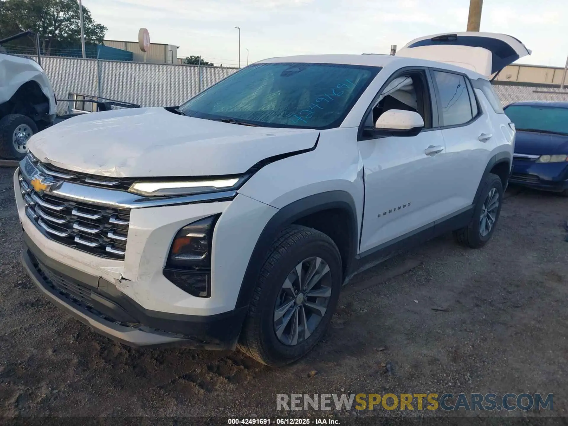 2 fotografías del automóvil dañado 3GNAXHEG8SL243041 CHEVROLET EQUINOX 2025