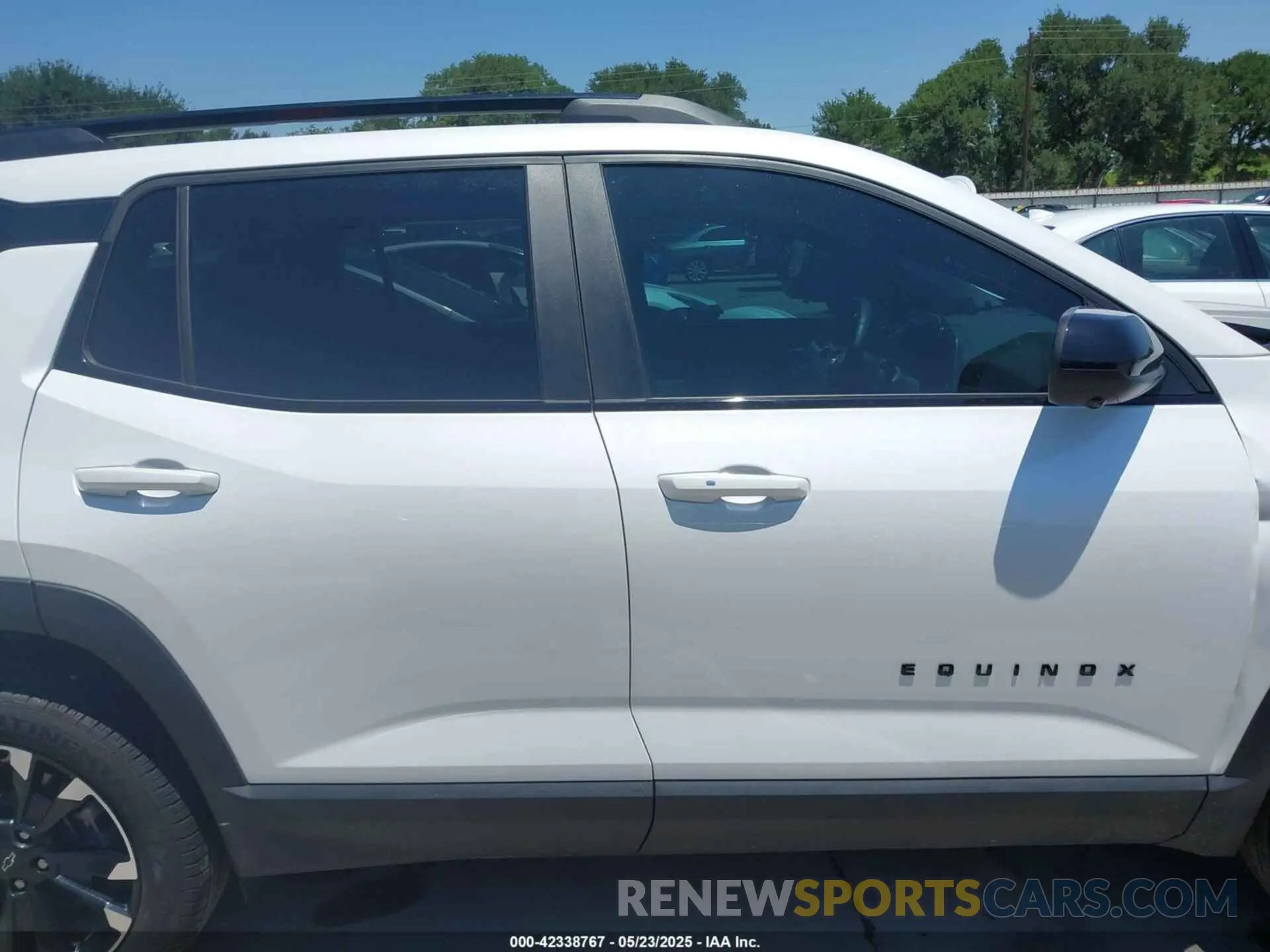 13 fotografías del automóvil dañado 3GNAXLEG4SL142744 CHEVROLET EQUINOX 2025