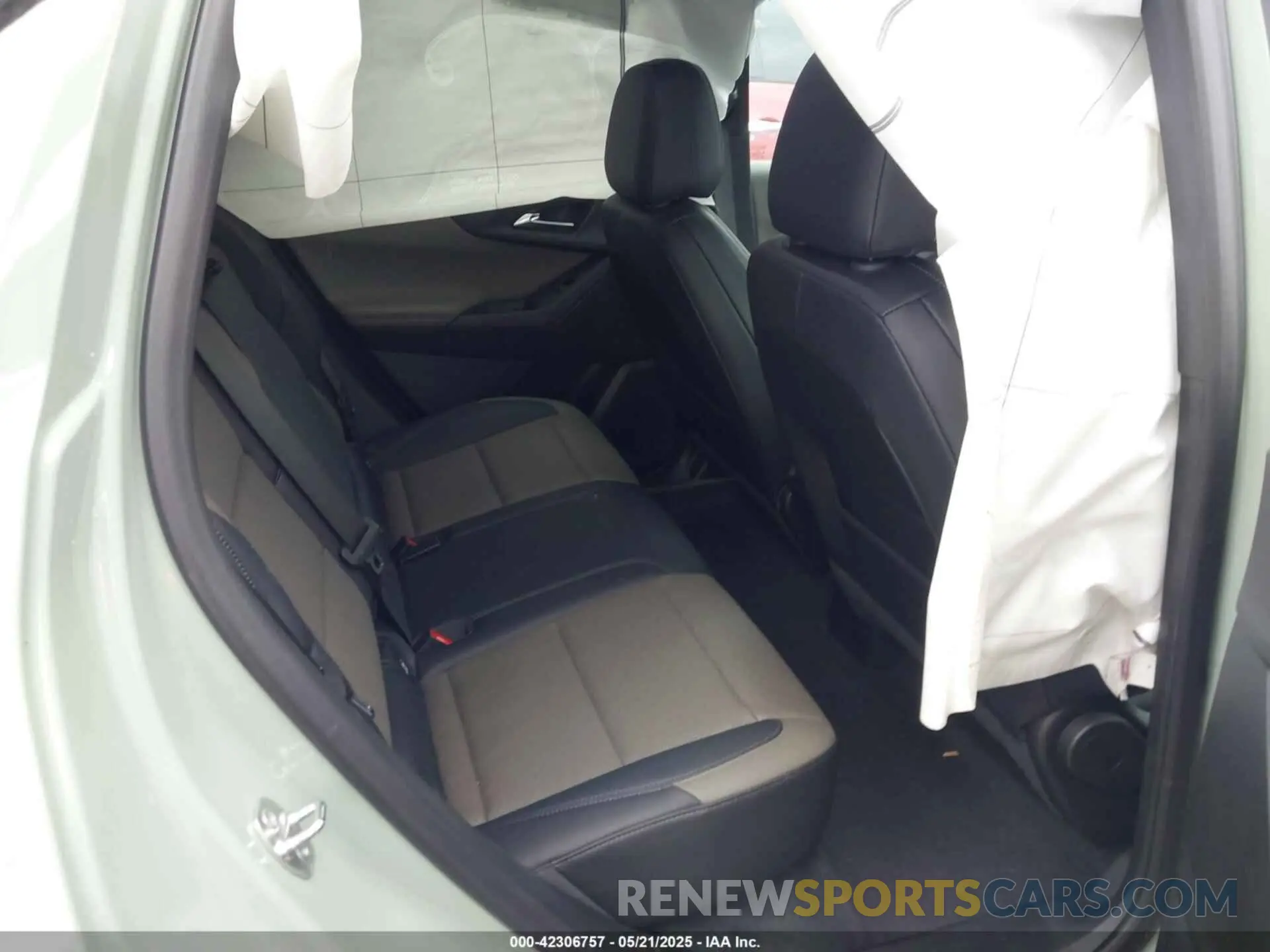 8 fotografías del automóvil dañado 3GNAXPEG0SL114558 CHEVROLET EQUINOX 2025