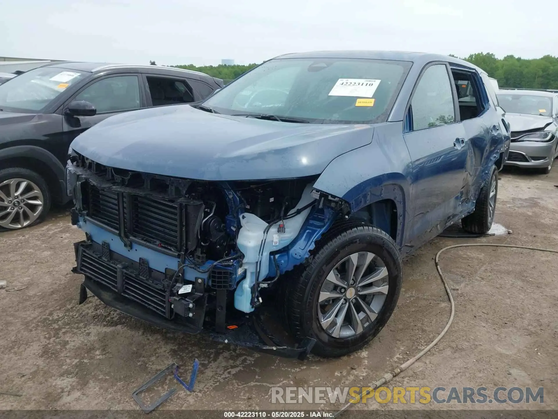 2 fotografías del automóvil dañado 3GNAXPEG1SL294231 CHEVROLET EQUINOX 2025